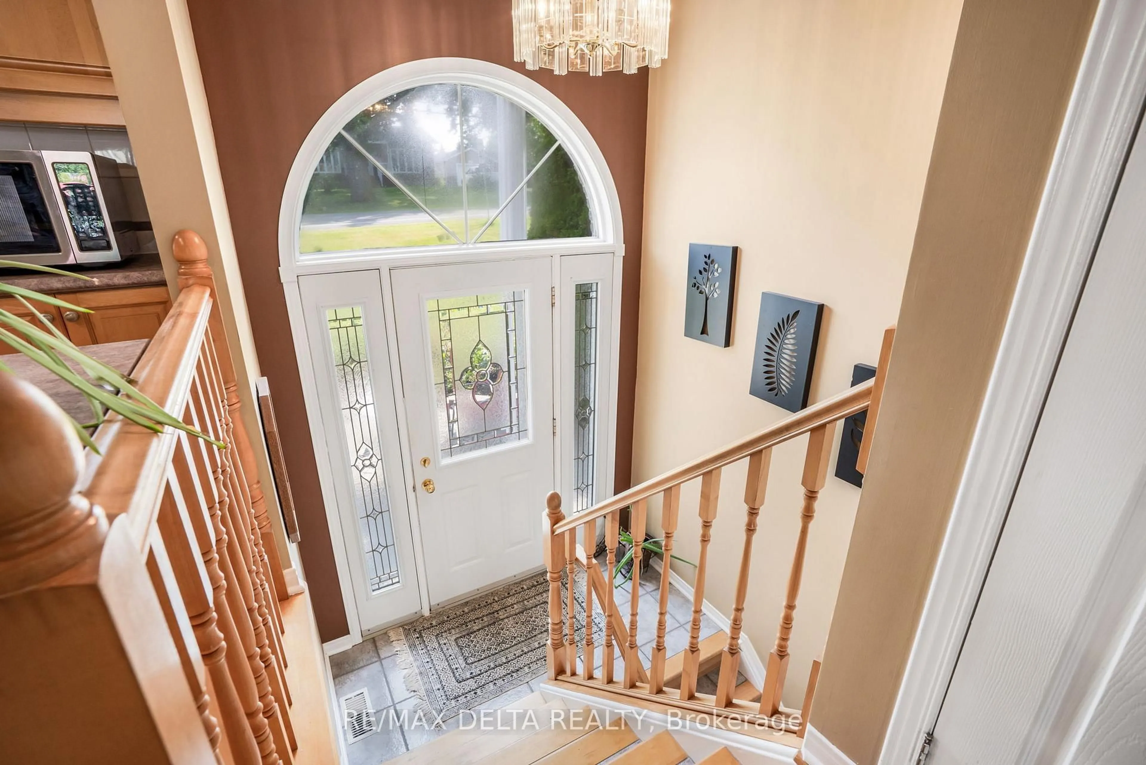 Indoor entryway for 3459 Principale St, Alfred and Plantagenet Ontario K0A 3K0