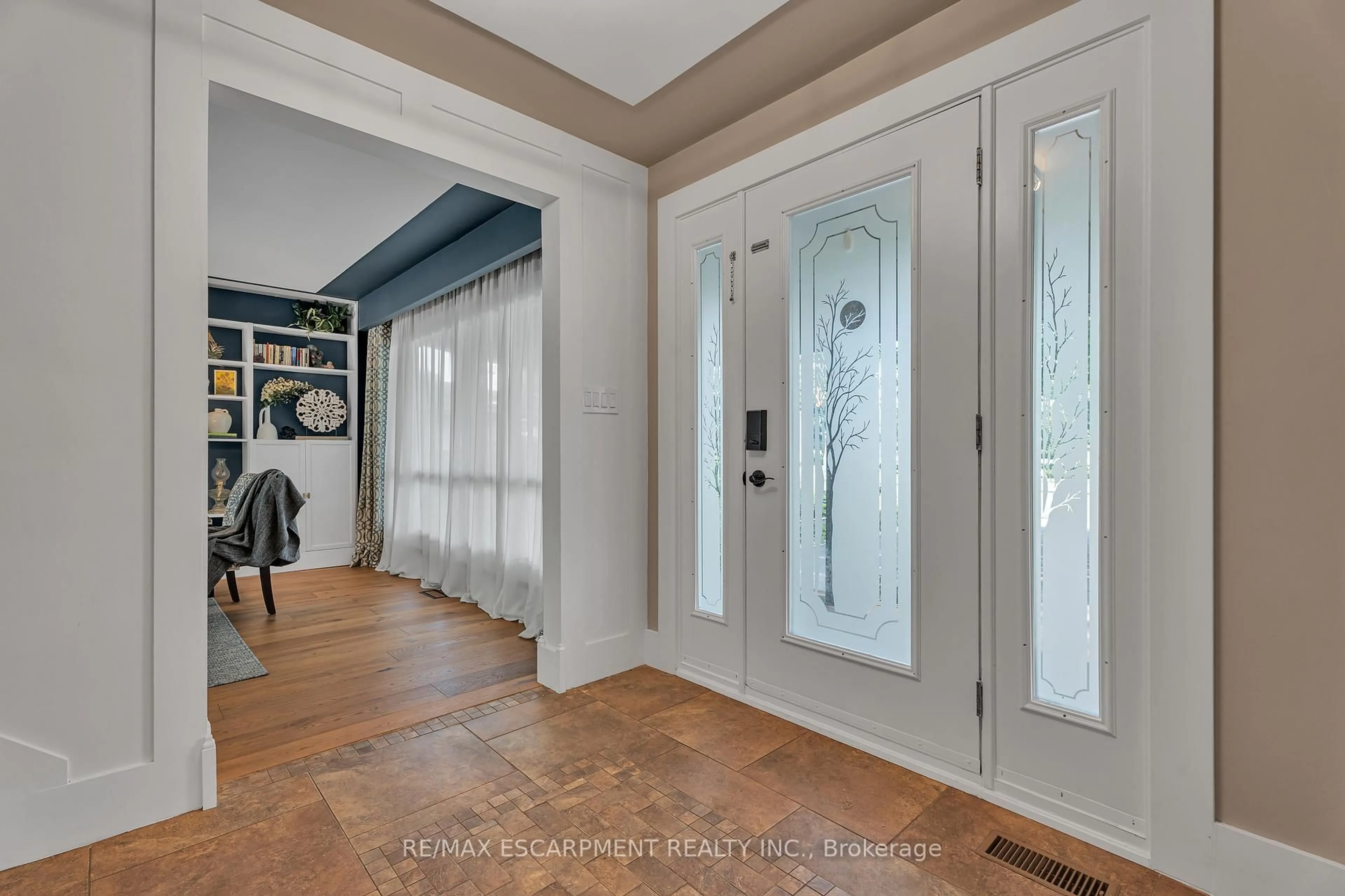 Indoor entryway for 316 Fennell Ave, Hamilton Ontario L9C 1G4