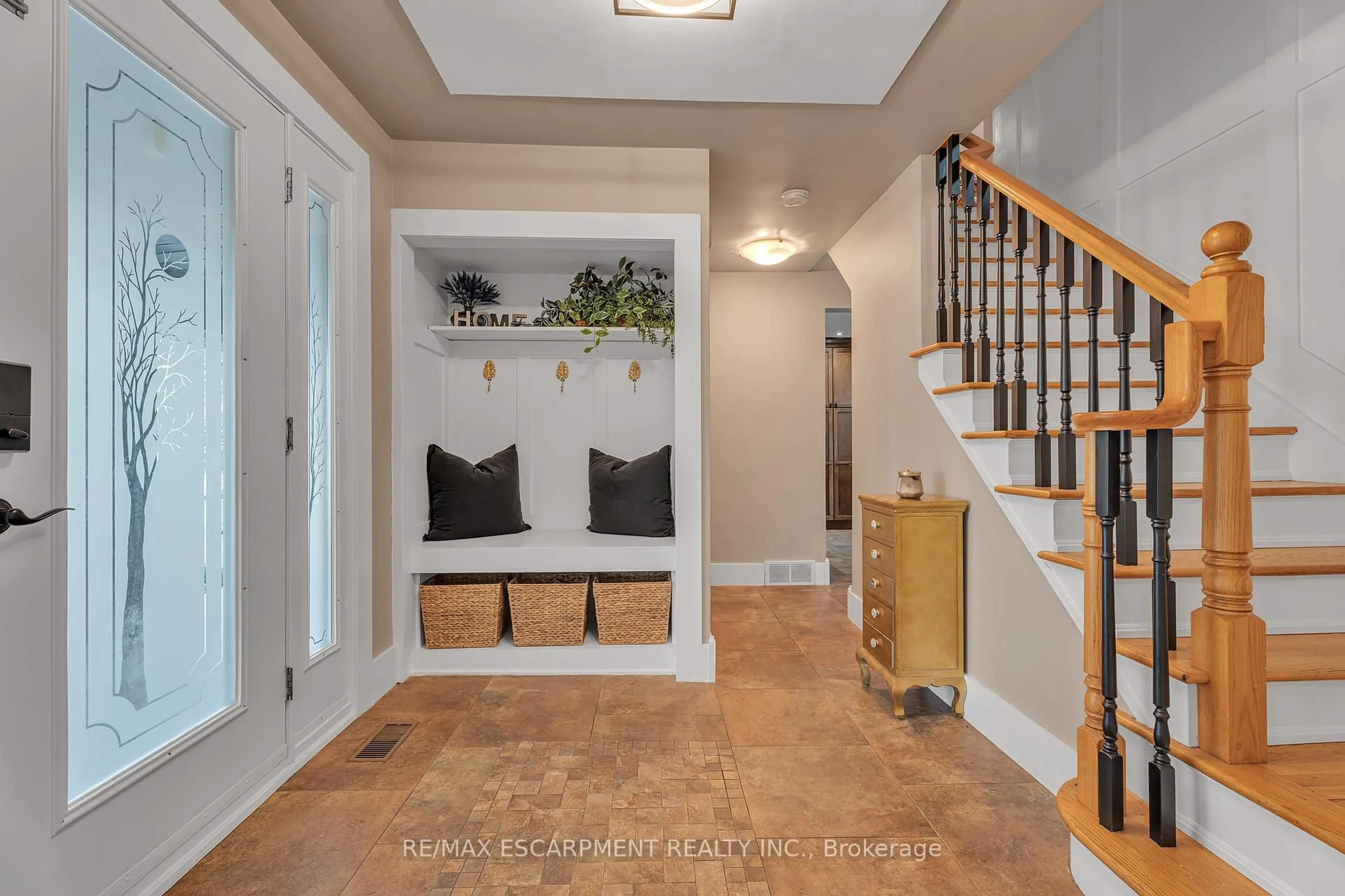 Indoor entryway for 316 Fennell Ave, Hamilton Ontario L9C 1G4