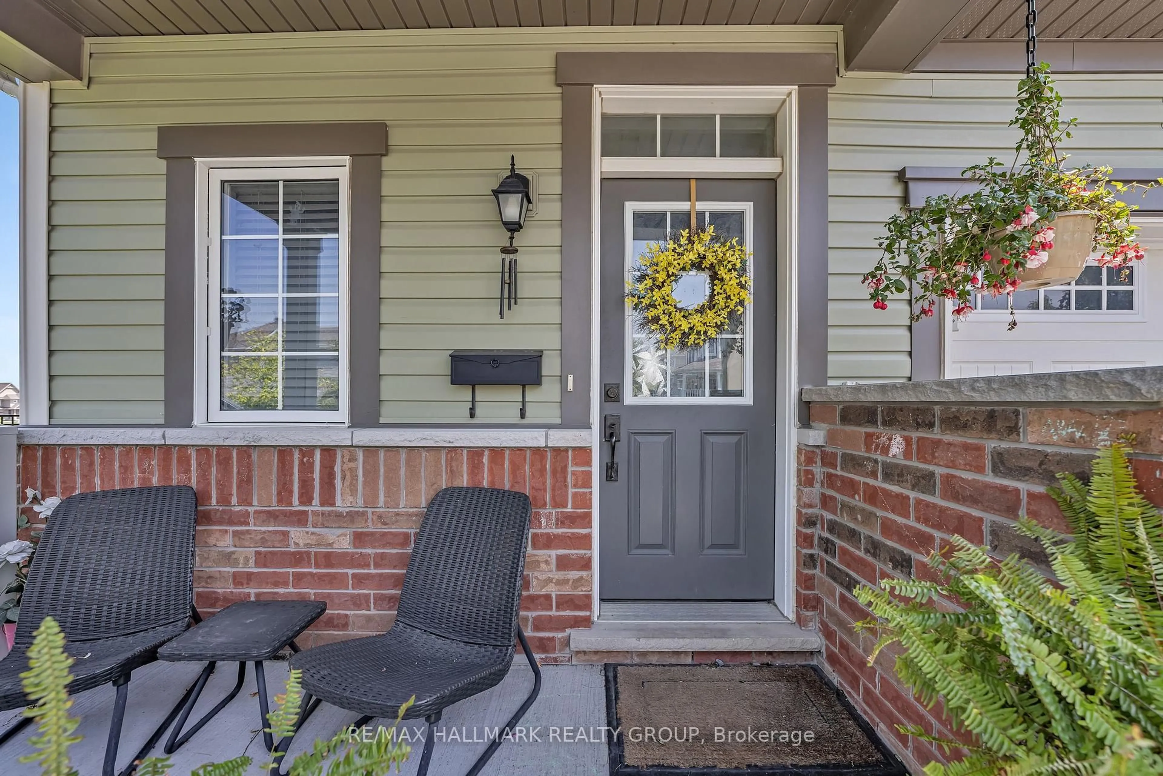 Indoor entryway for 334 ASTELIA Cres, Ottawa Ontario K2S 0W7