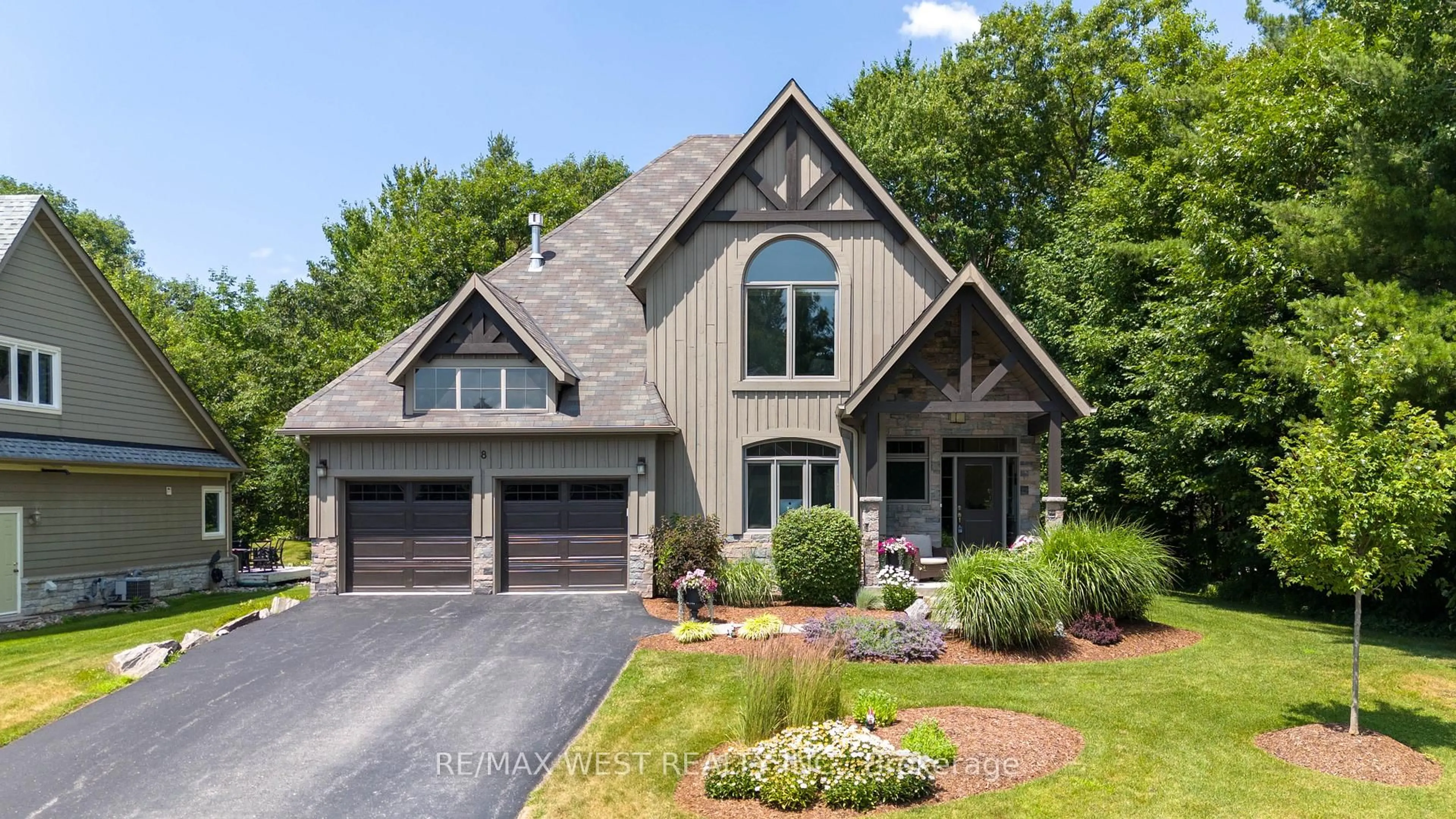 Home with brick exterior material, unknown for 8 Westwind Crt, Gravenhurst Ontario P1P 0A1