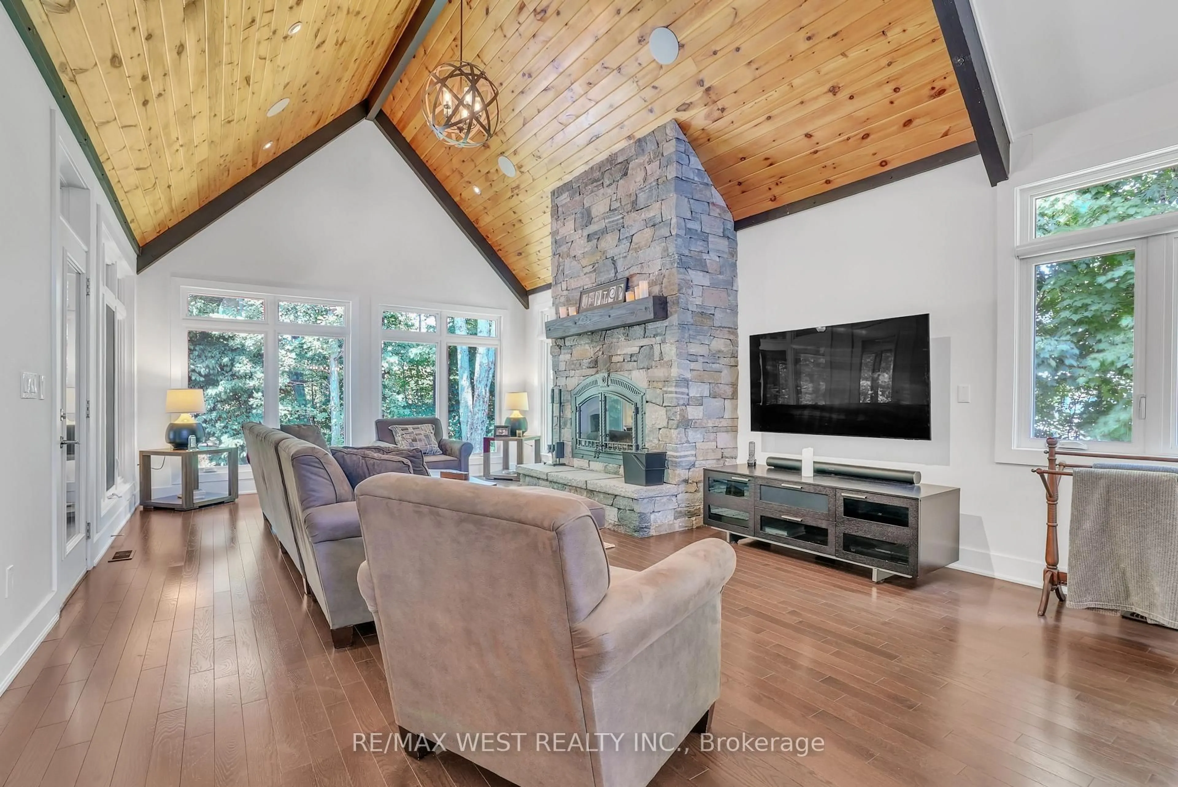 Unknown for 8 Westwind Crt, Gravenhurst Ontario P1P 0A1