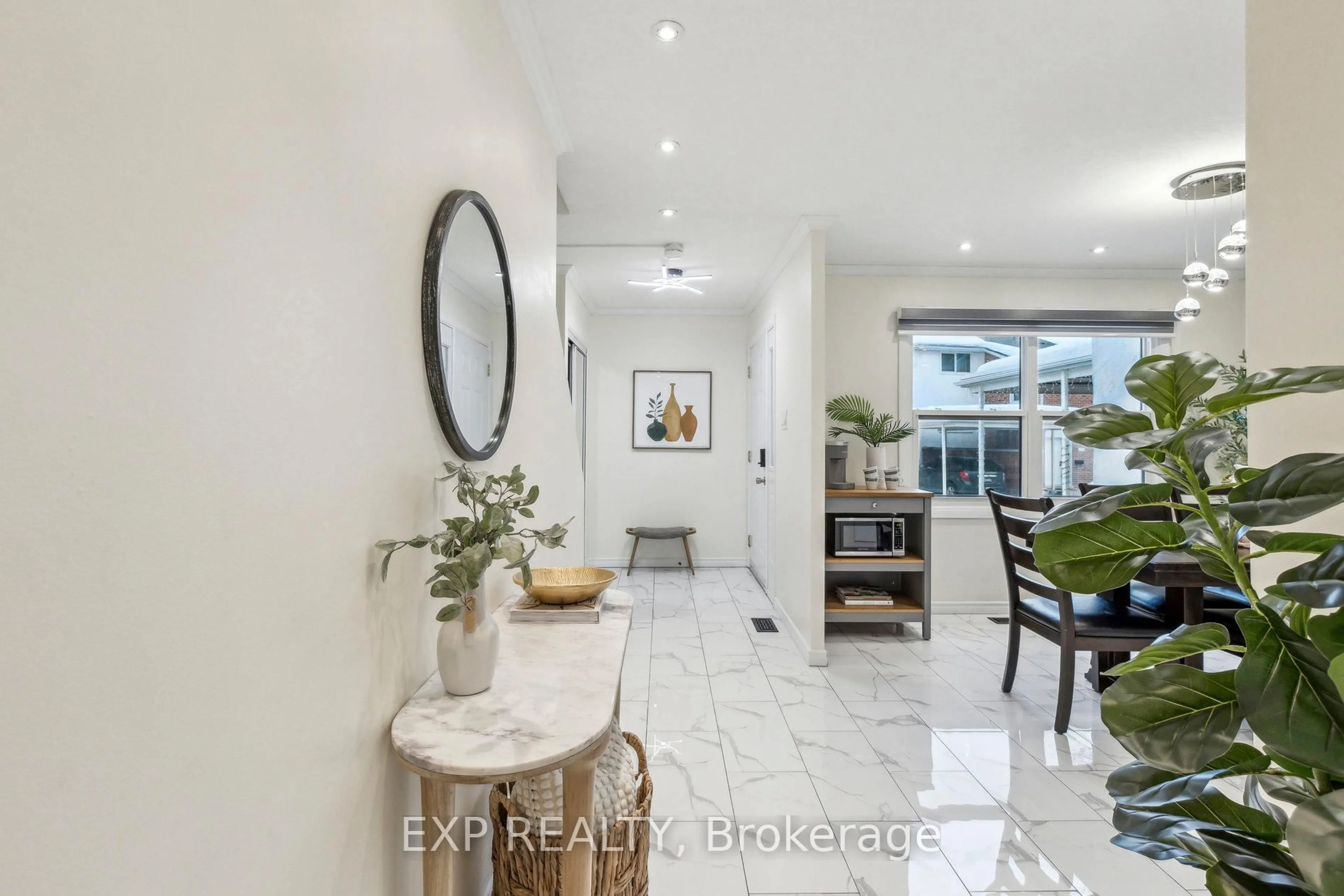 Indoor entryway for 407 Keats Way #3, Waterloo Ontario N2L 5S7