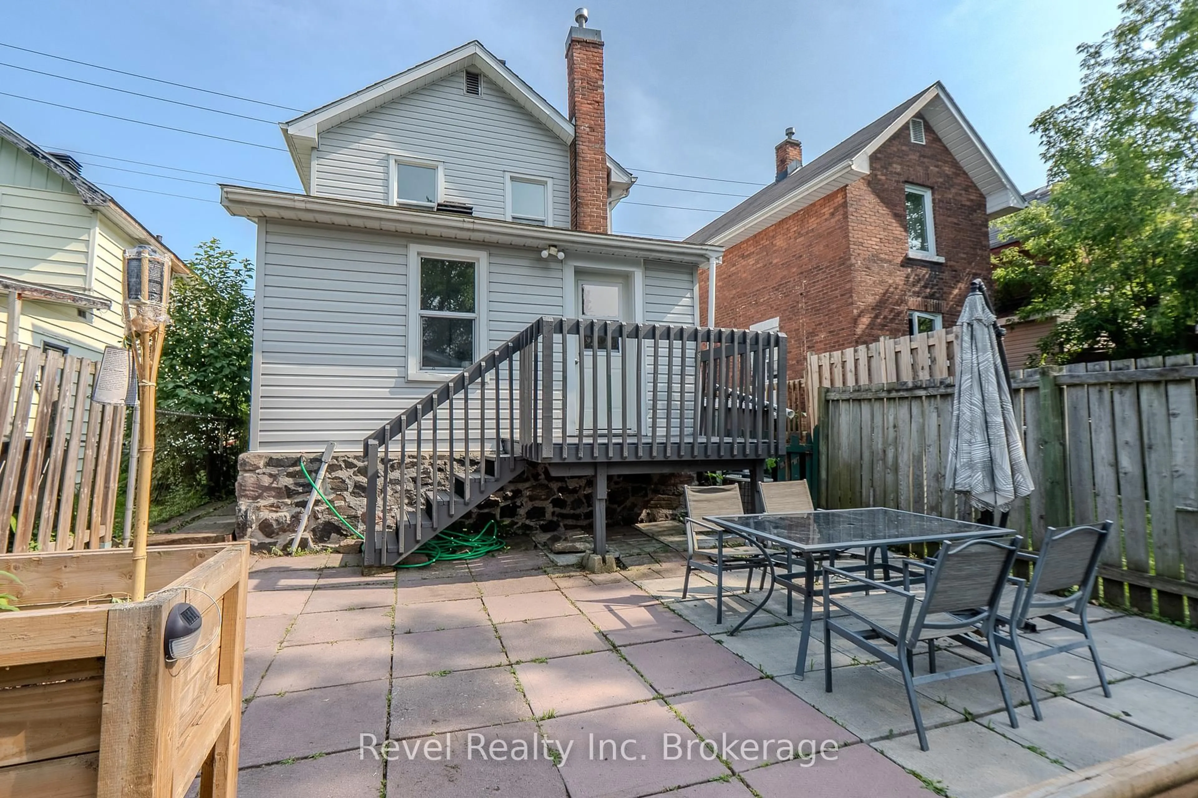 Patio, street for 1038 Ferguson St, North Bay Ontario P1B 1Y5