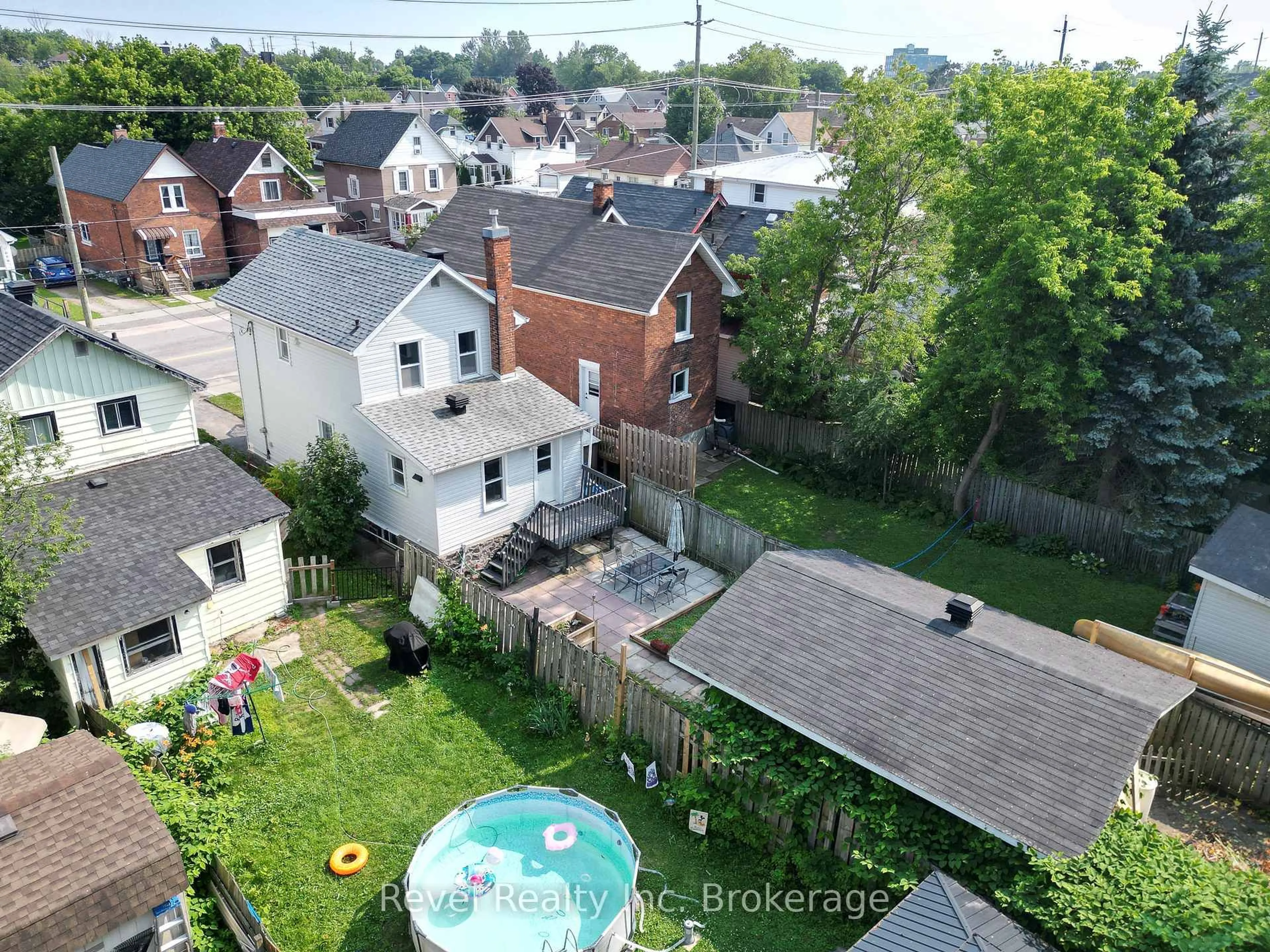 A pic from outside/outdoor area/front of a property/back of a property/a pic from drone, city buildings view from balcony for 1038 Ferguson St, North Bay Ontario P1B 1Y5