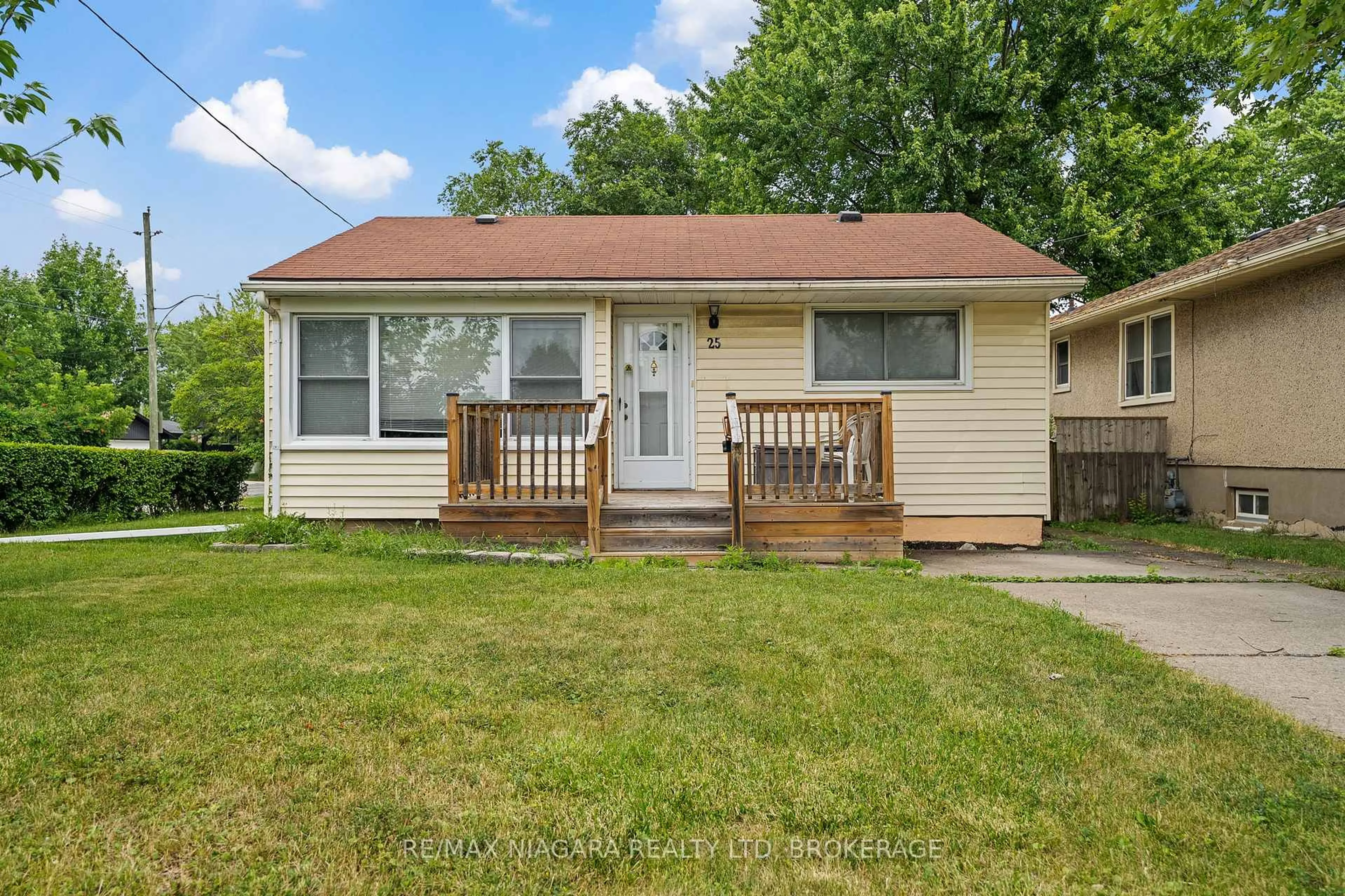 Home with vinyl exterior material, street for 25 Burness Dr, St. Catharines Ontario L2P 1J4