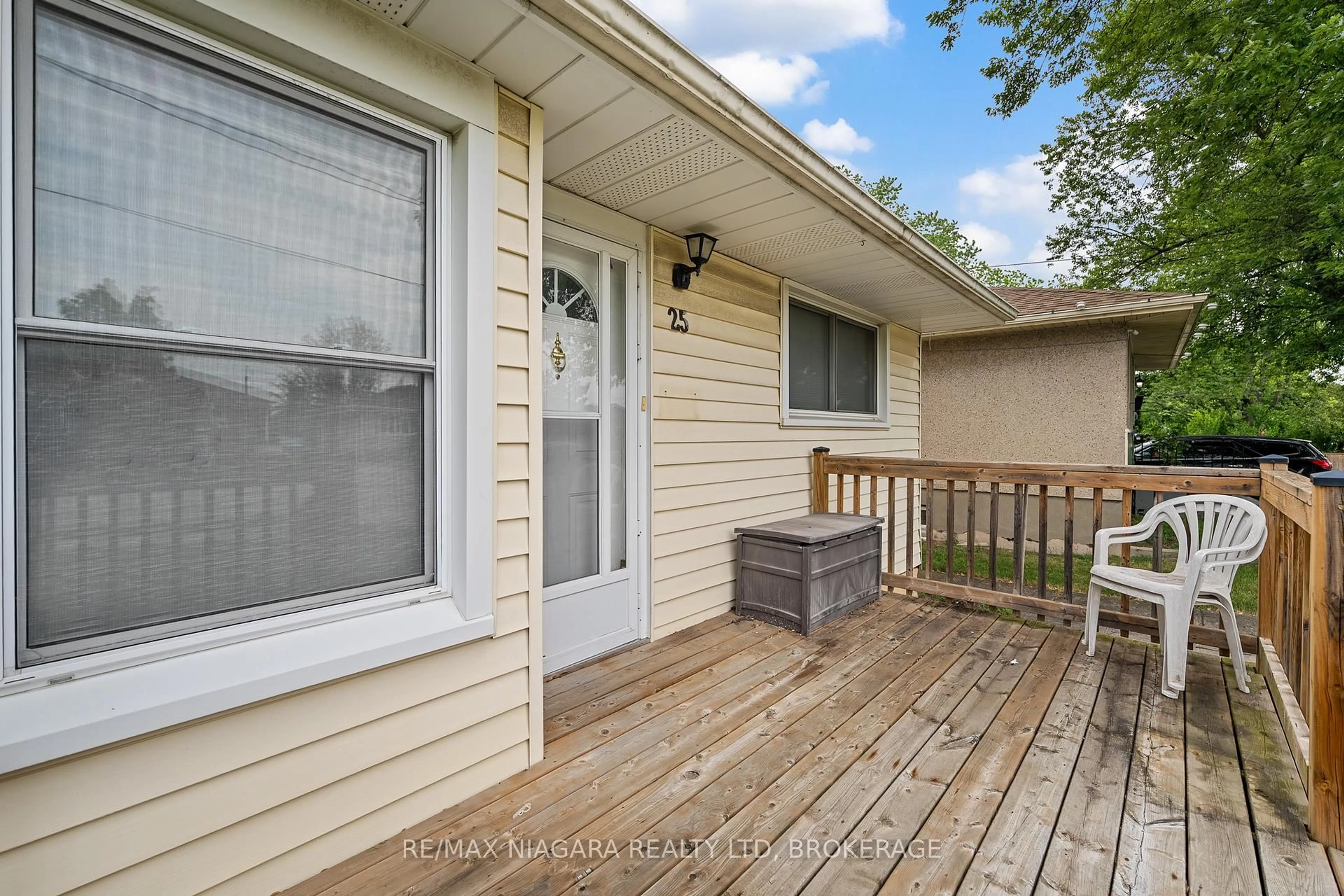 Unknown for 25 Burness Dr, St. Catharines Ontario L2P 1J4