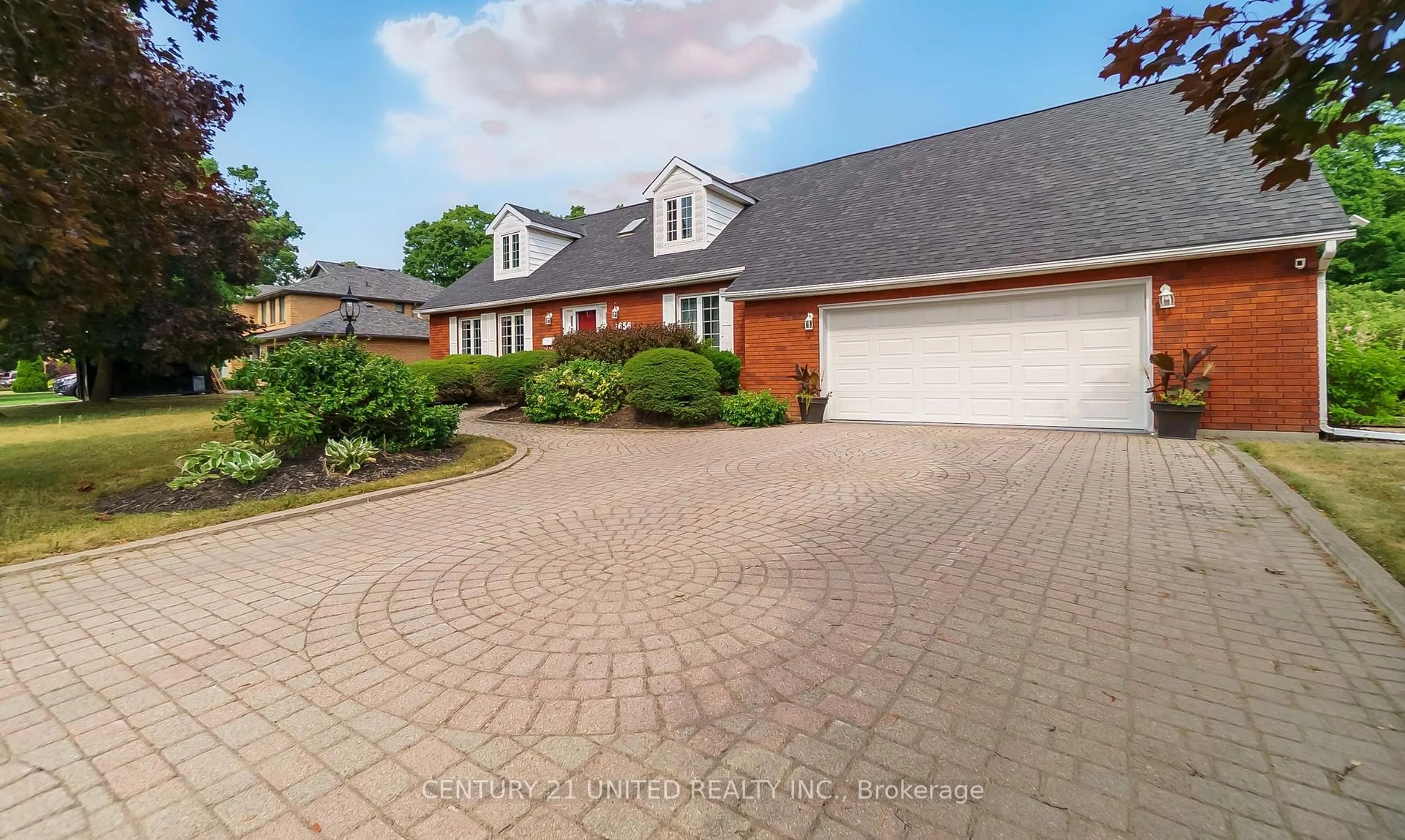 A pic from outside/outdoor area/front of a property/back of a property/a pic from drone, street for 1656 Champlain Dr, Peterborough North Ontario K9L 1N6