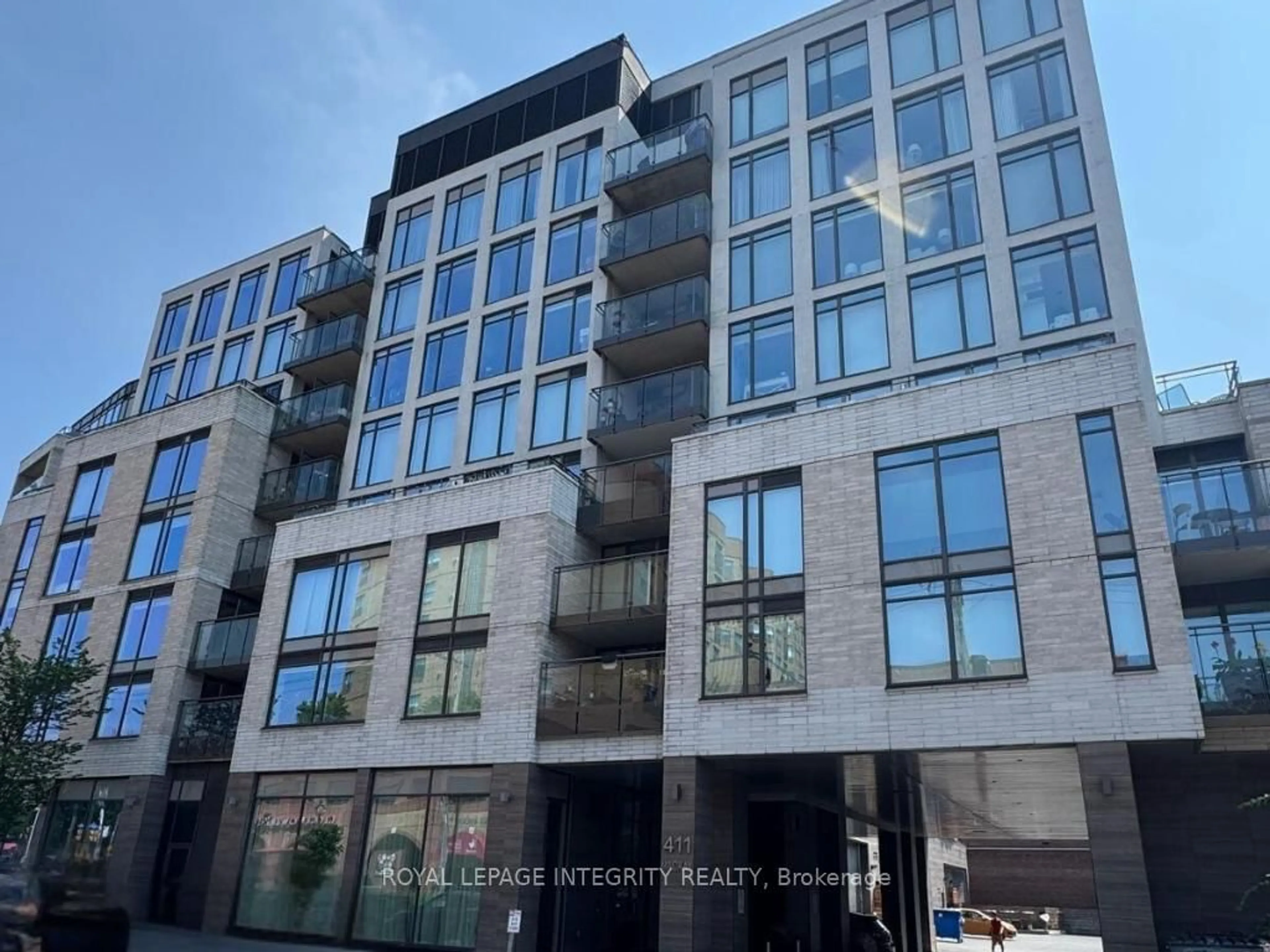 A pic from outside/outdoor area/front of a property/back of a property/a pic from drone, building for 411 Mackay St #318, Ottawa Ontario K1M 2C5