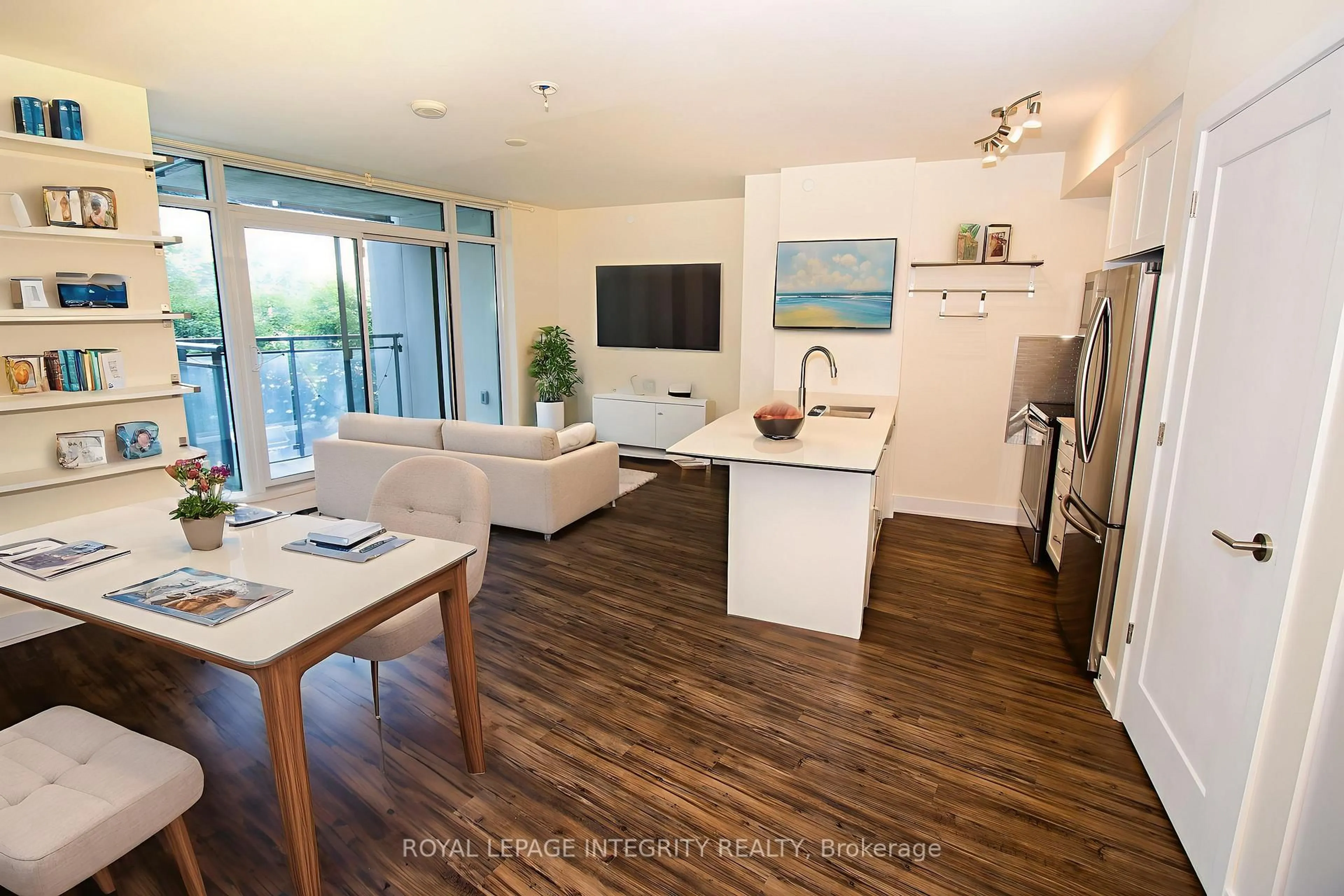 Open concept kitchen, wood/laminate floor for 411 Mackay St #318, Ottawa Ontario K1M 2C5