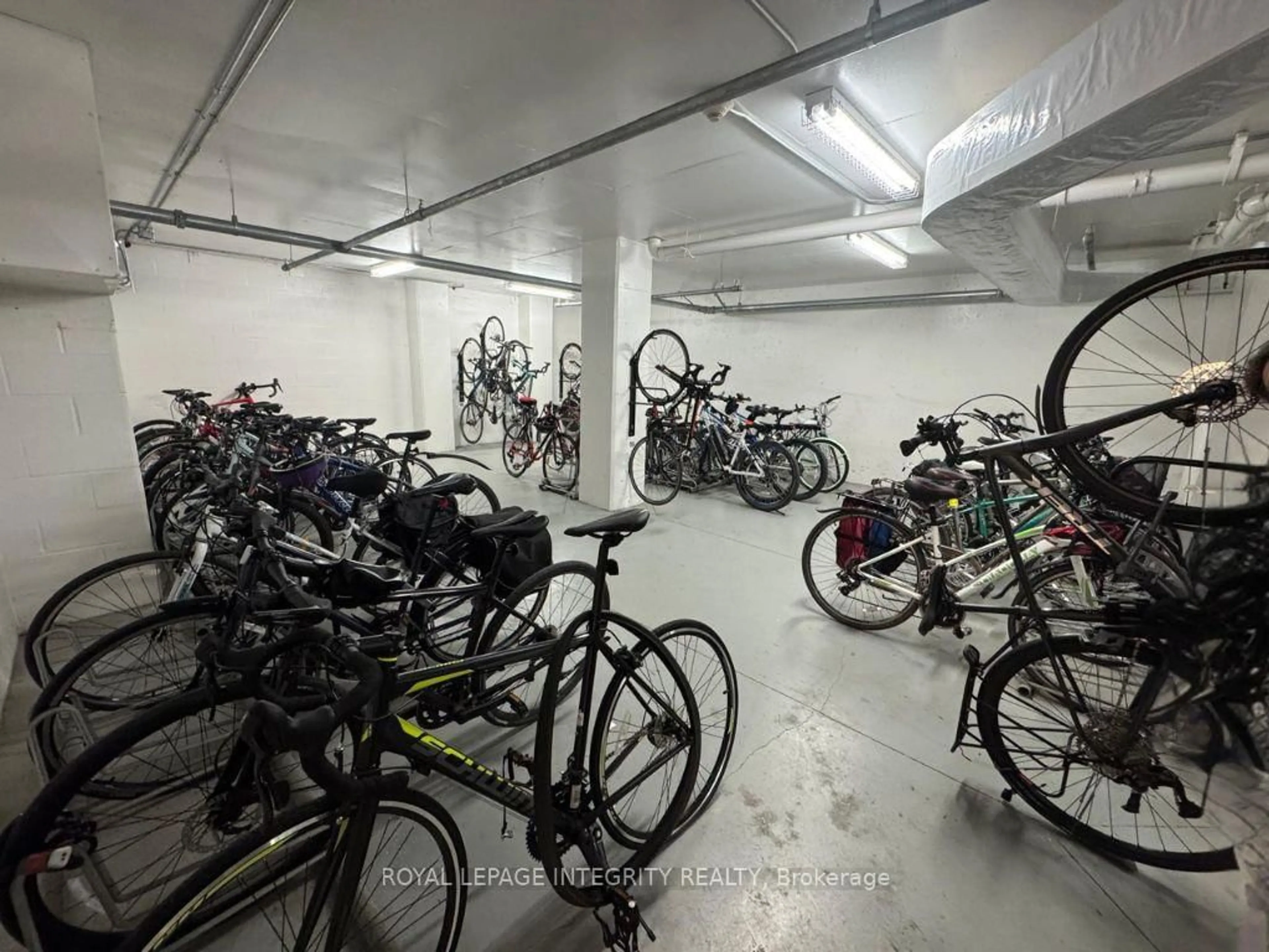 Indoor garage for 411 Mackay St #318, Ottawa Ontario K1M 2C5