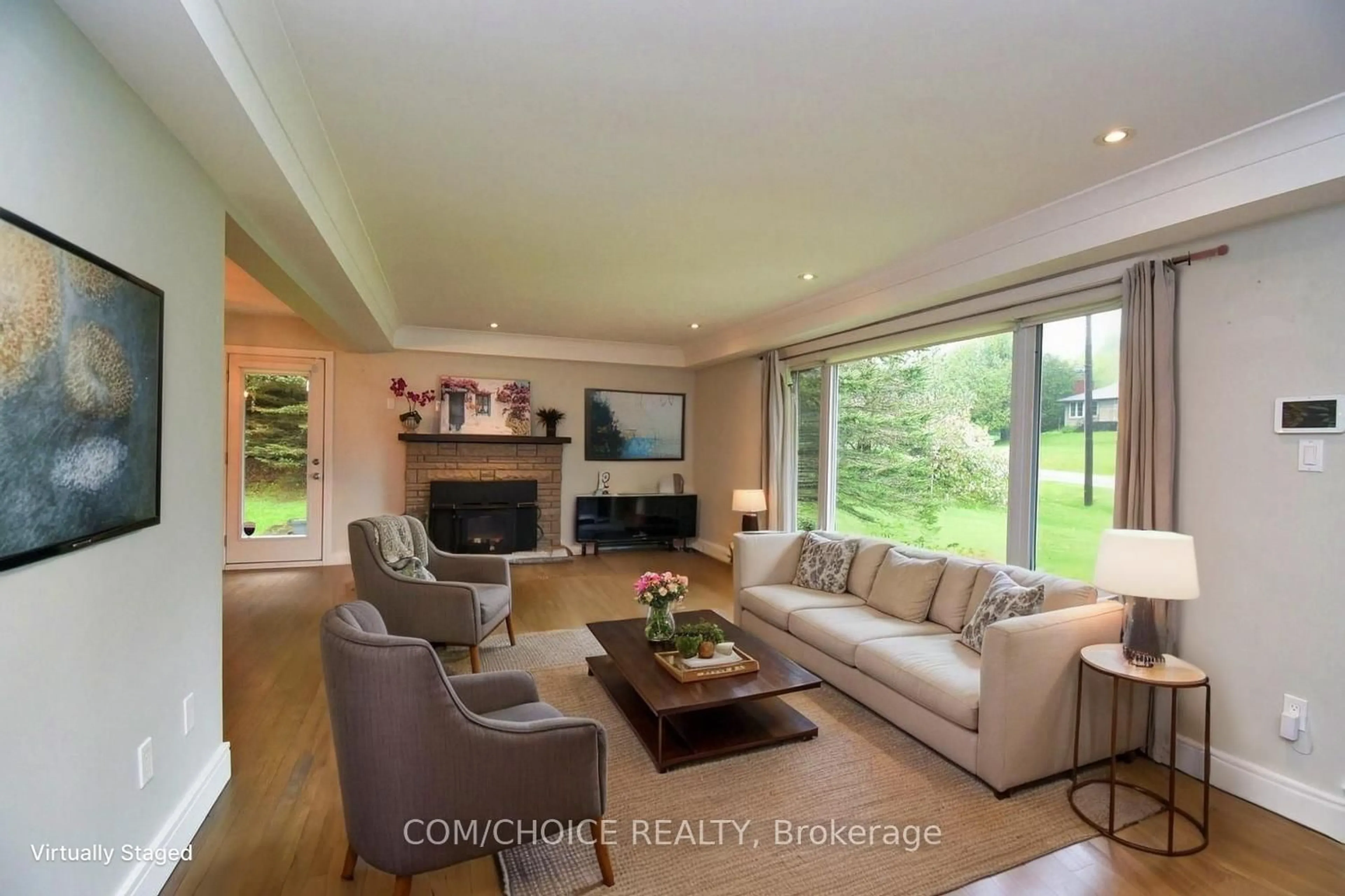 Living room with furniture, unknown for 6 Johnston Ave, Hamilton Ontario L9H 5E3