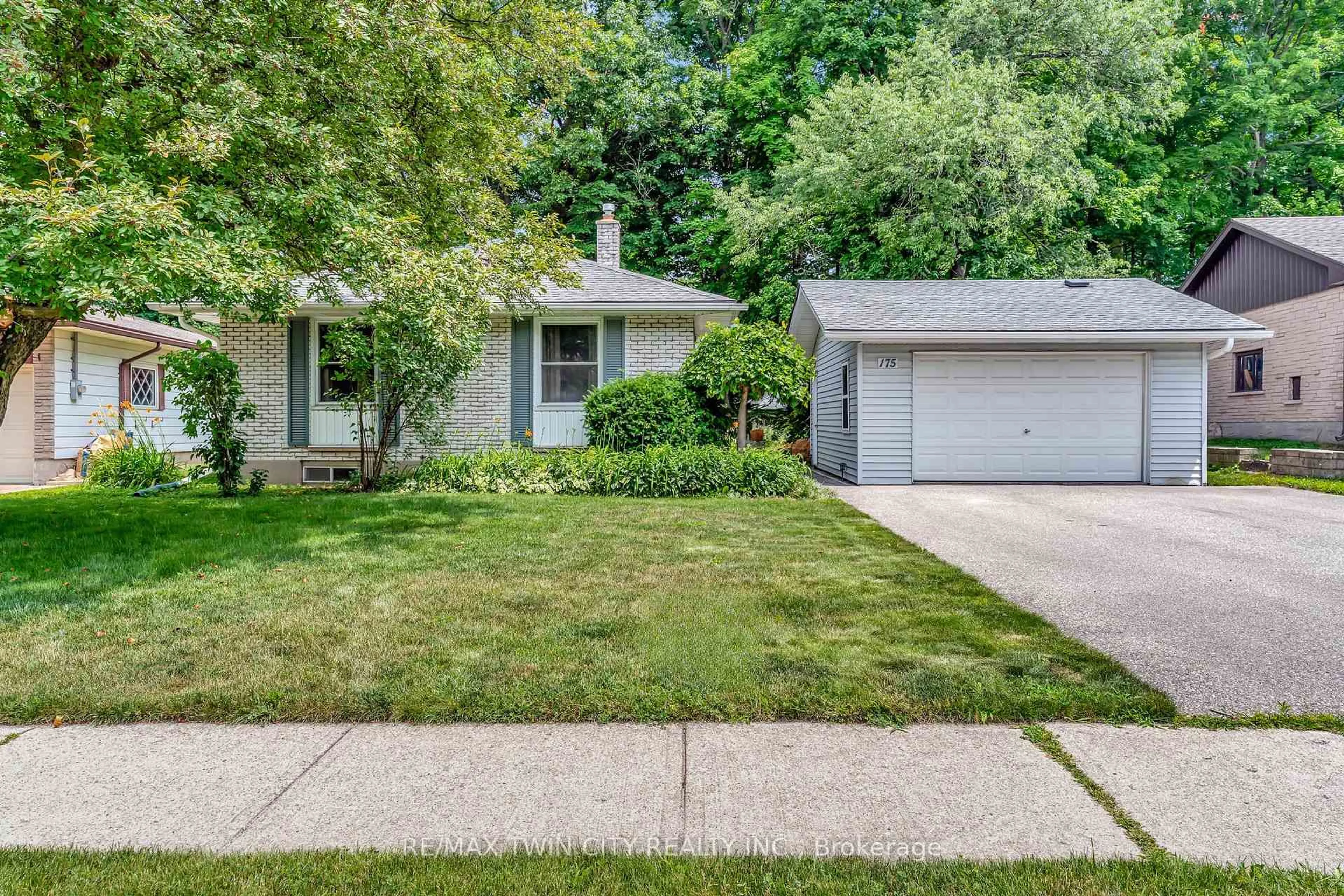 Home with vinyl exterior material, street for 175 Winston Blvd, Cambridge Ontario N3C 1M1