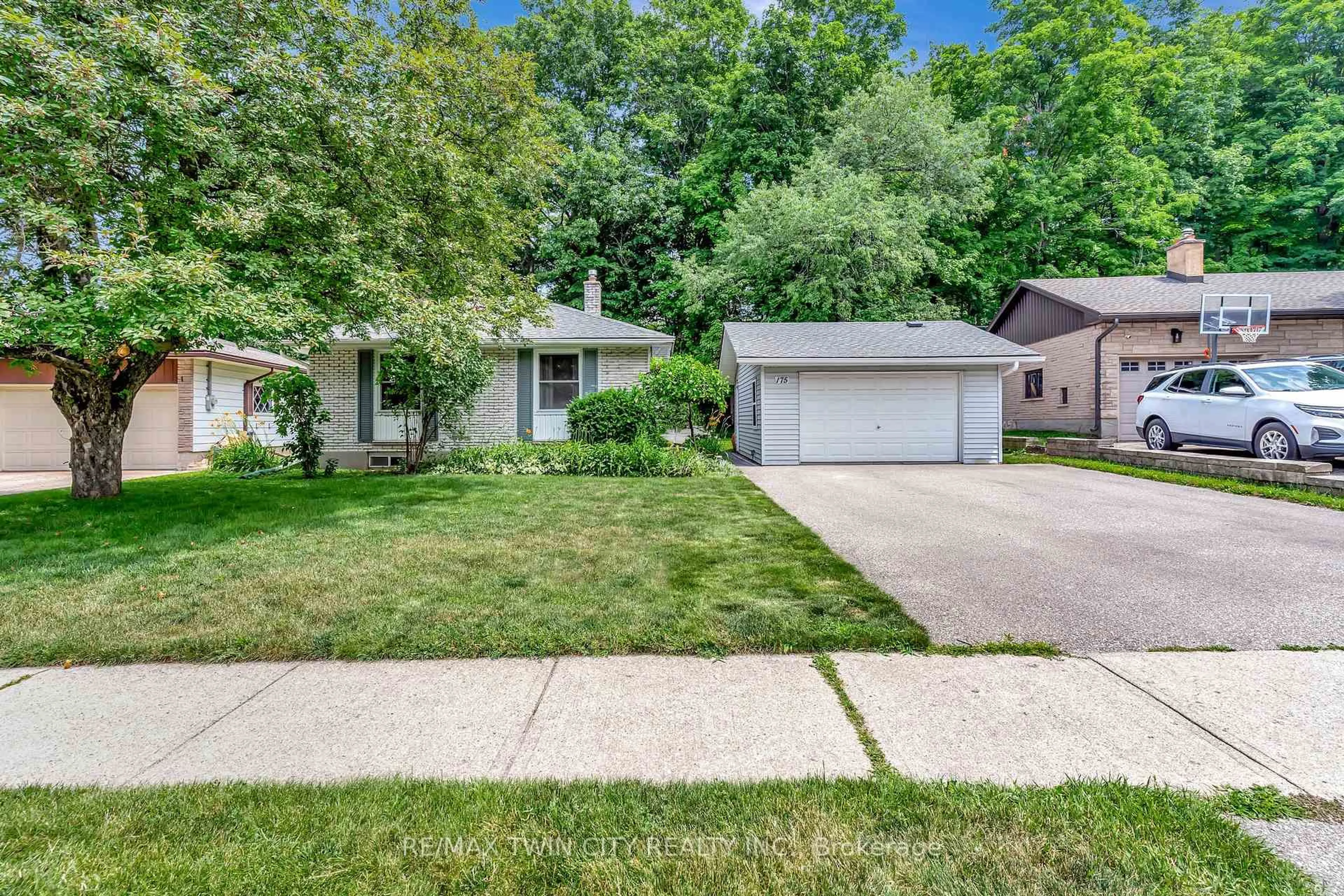 Home with vinyl exterior material, street for 175 Winston Blvd, Cambridge Ontario N3C 1M1