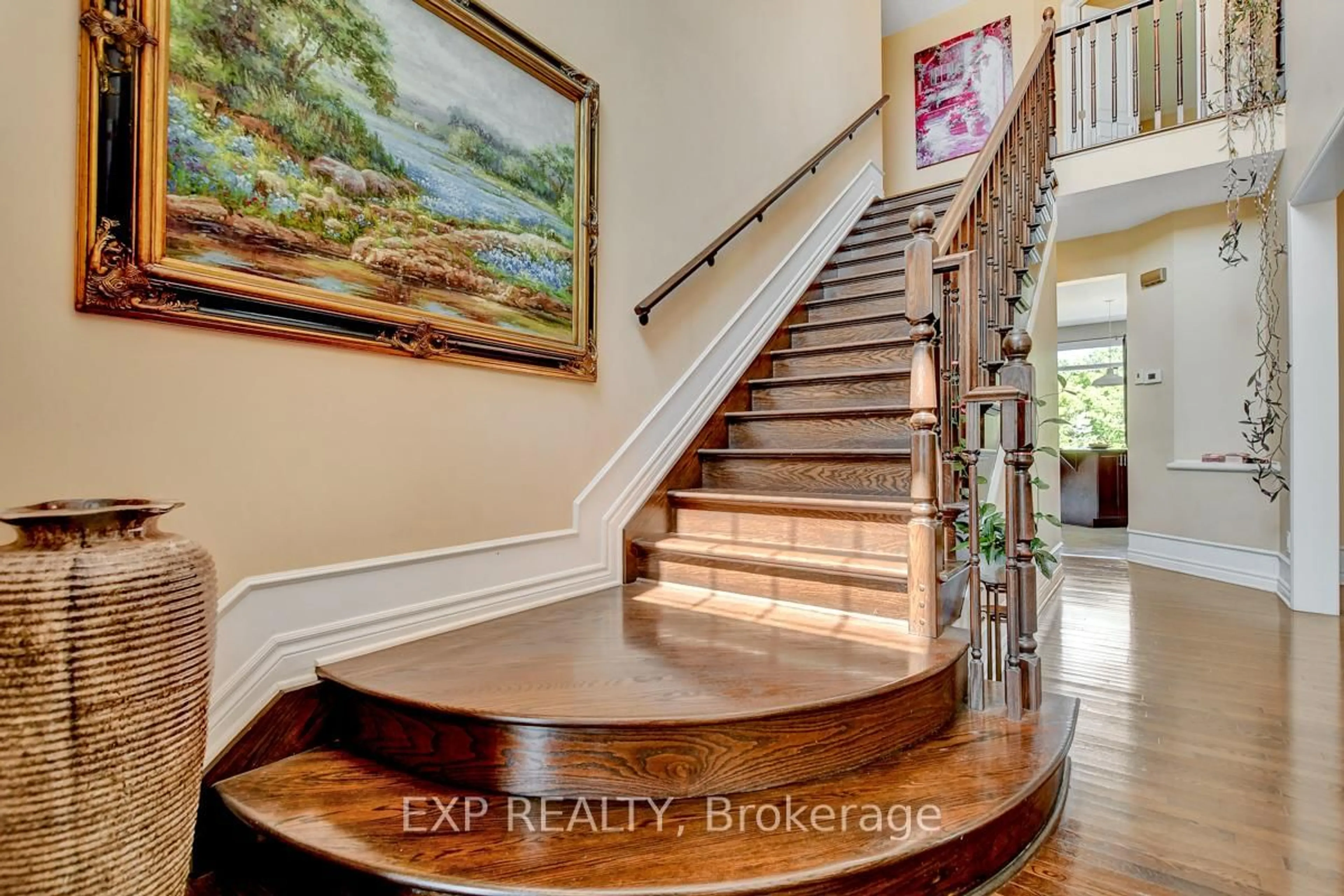 Indoor entryway for 135 RIVERSEDGE Cres, Ottawa Ontario K1V 0Z8