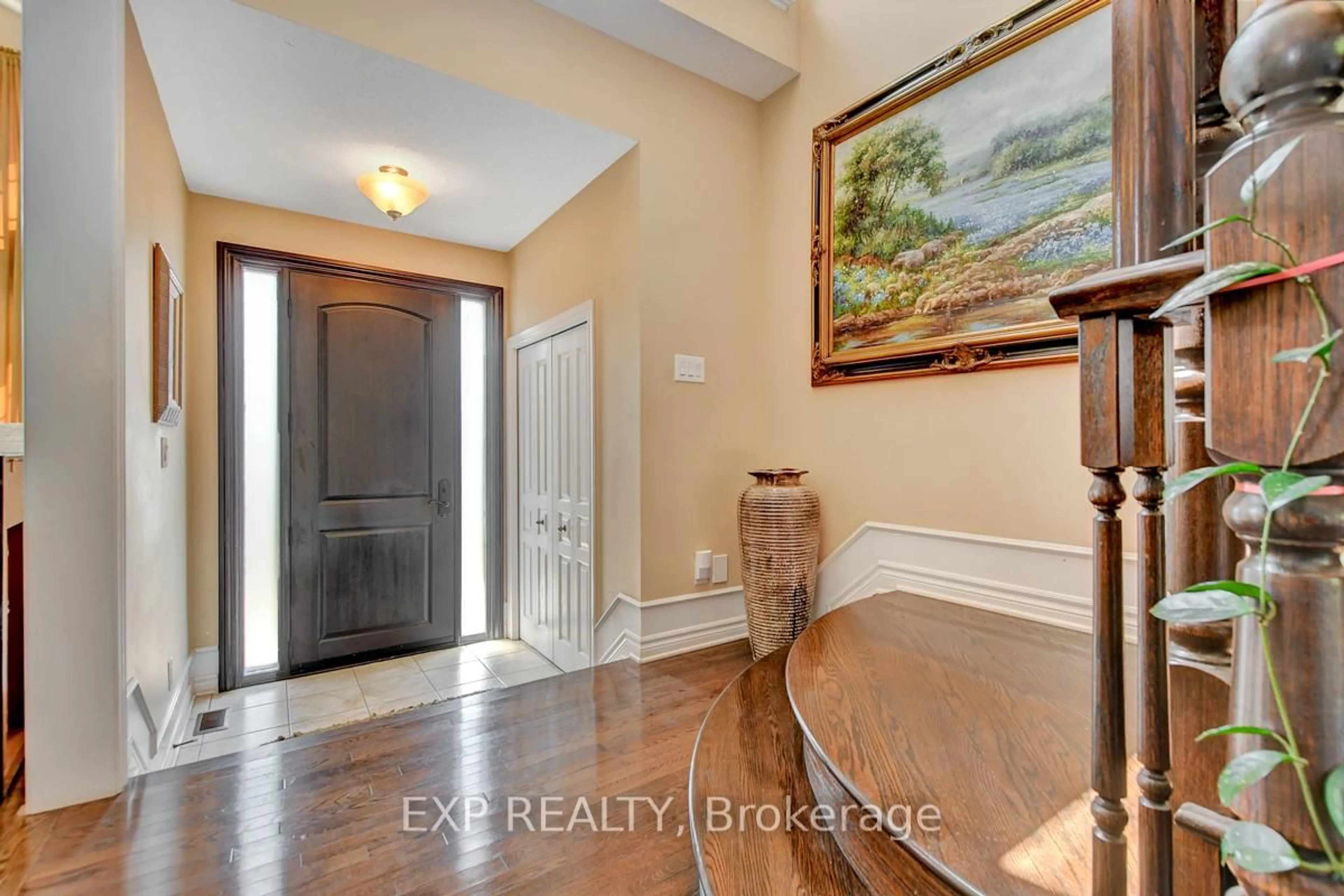 Indoor entryway for 135 RIVERSEDGE Cres, Ottawa Ontario K1V 0Z8