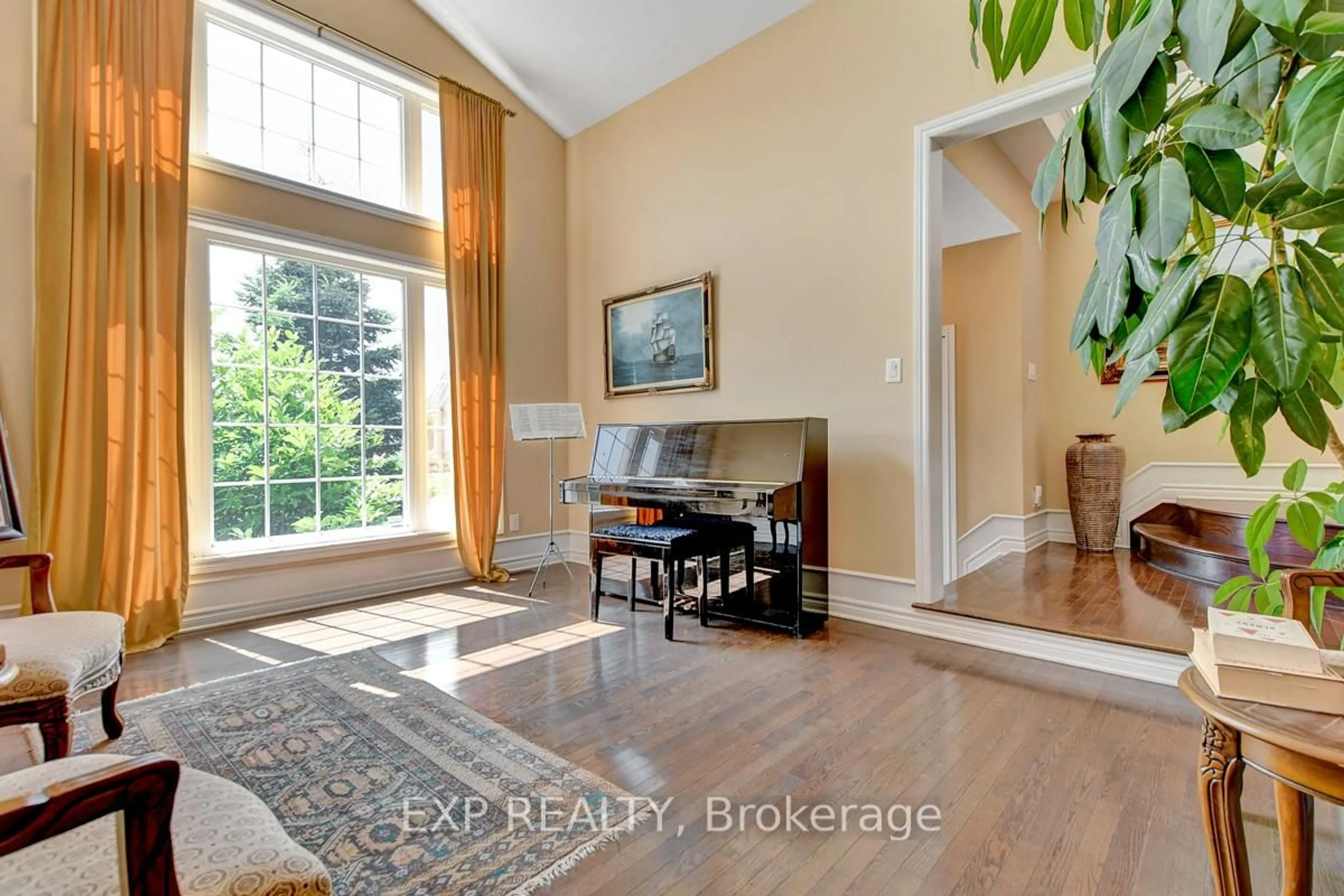 Indoor entryway for 135 RIVERSEDGE Cres, Ottawa Ontario K1V 0Z8