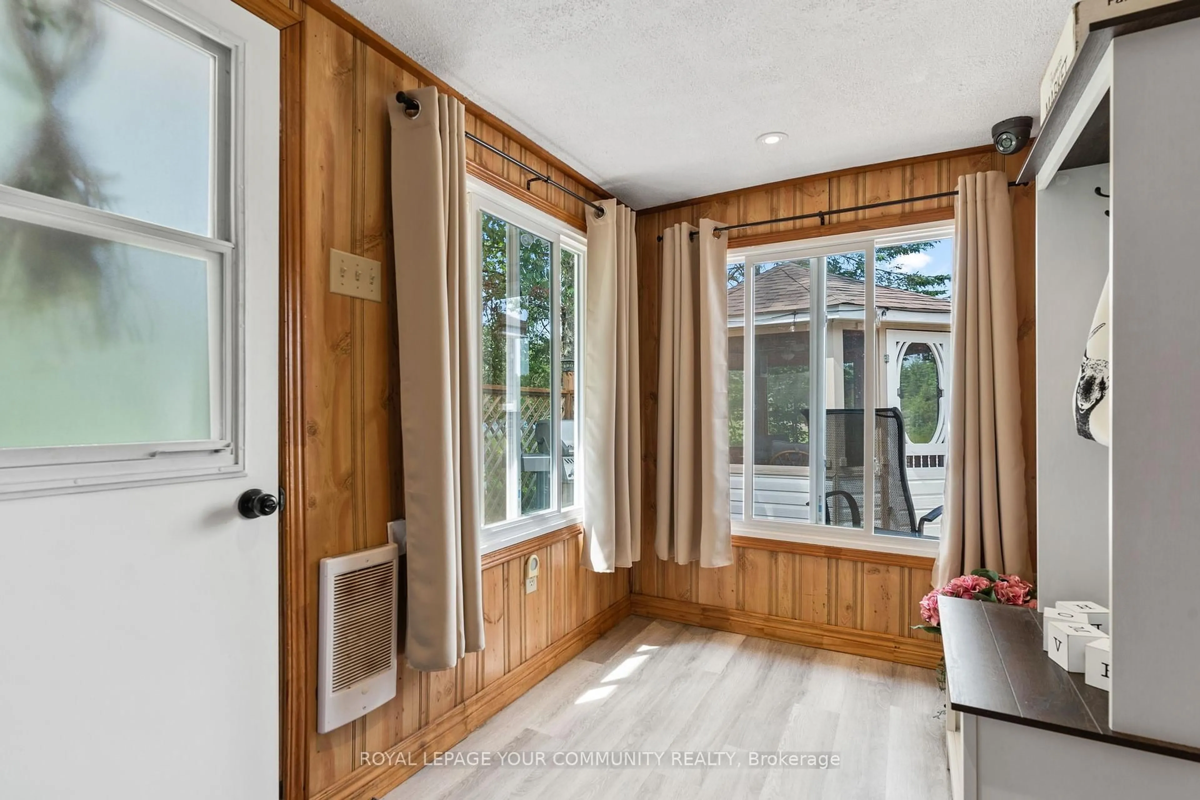 Indoor entryway for 1139 Canuck Tr, Minden Hills Ontario K0M 2A1