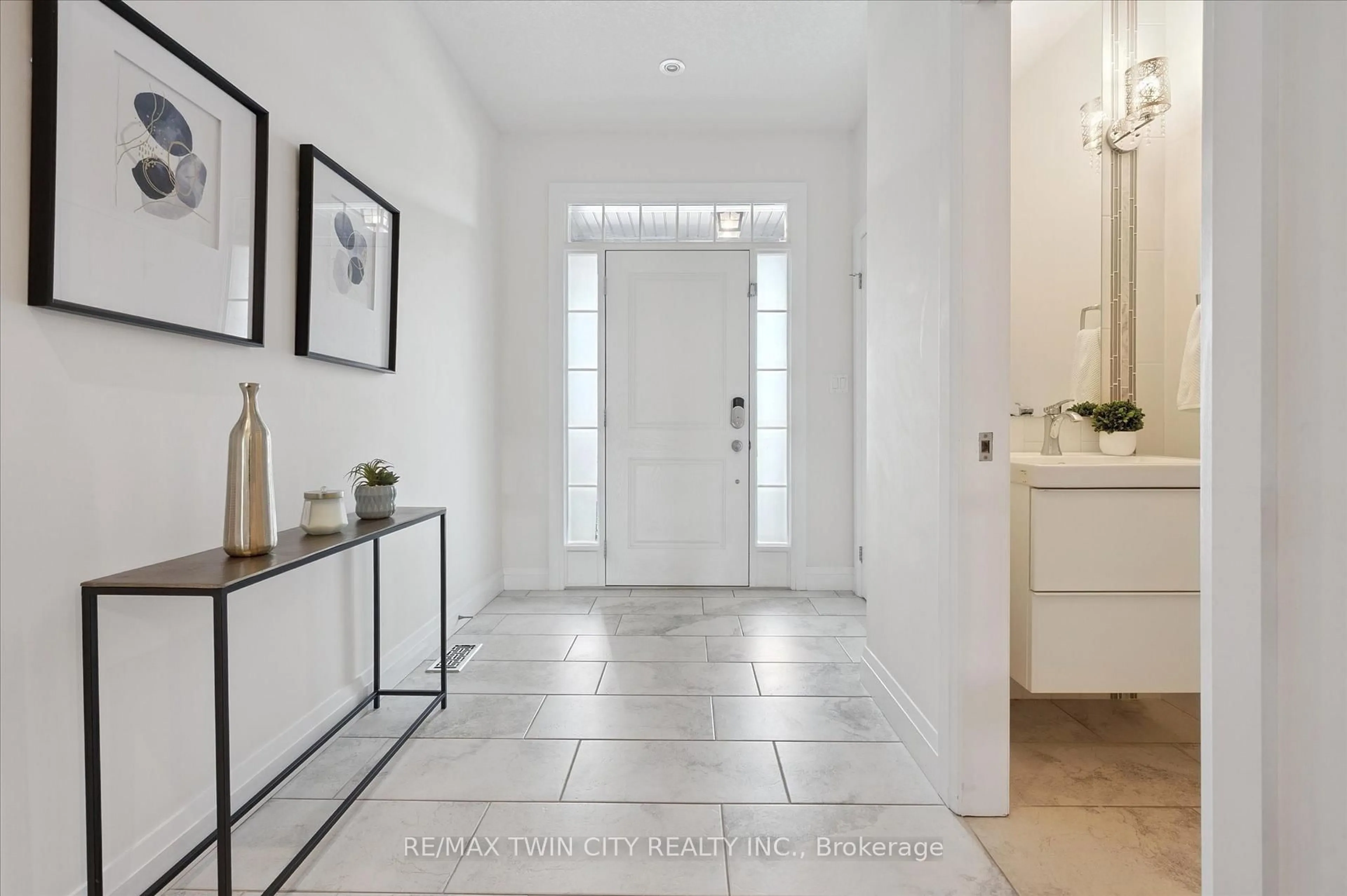 Indoor entryway for 605 Montpellier Dr #B, Waterloo Ontario N2T 2Z4