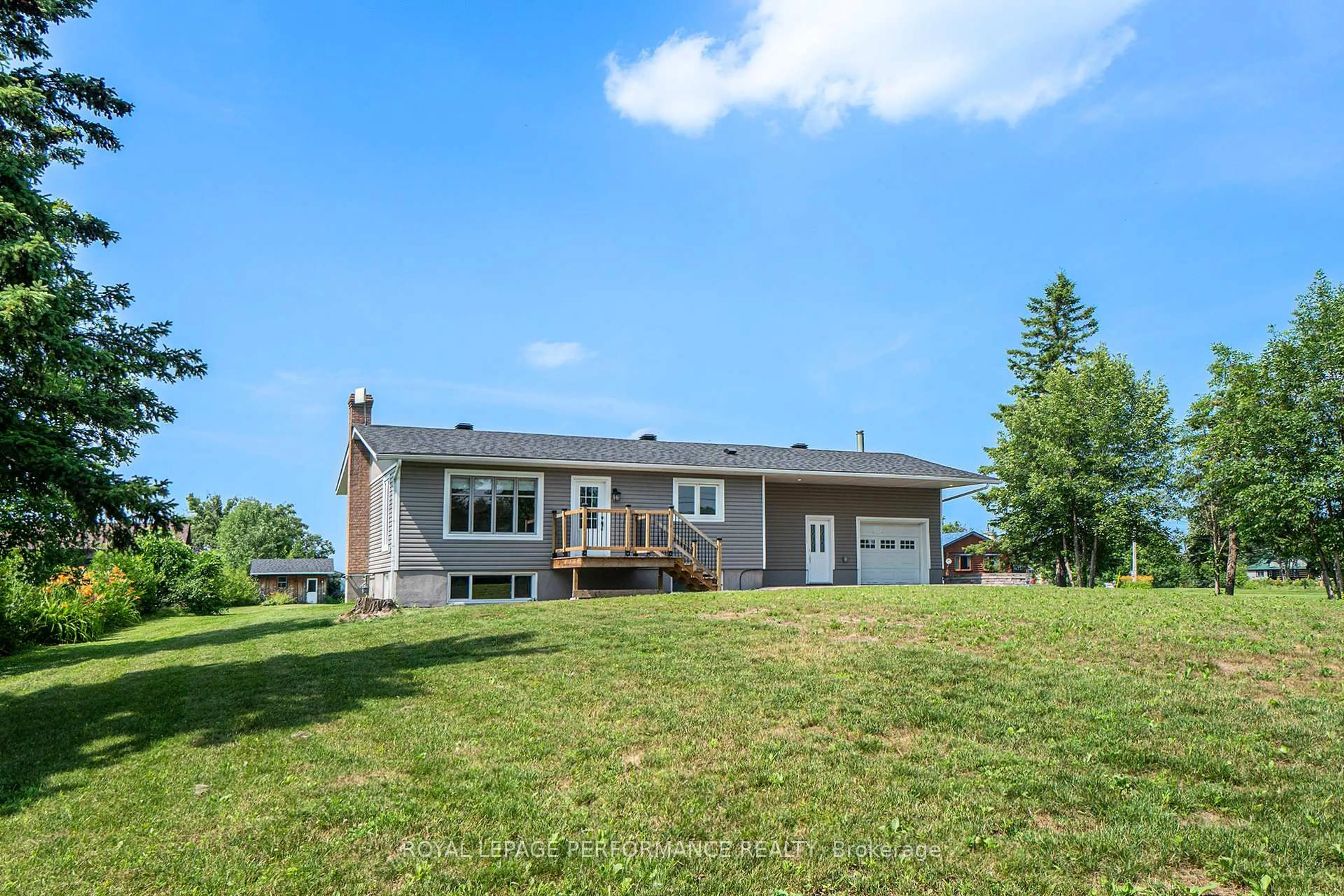 Home with vinyl exterior material, unknown for 9360 County Road 17 Rd, Clarence-Rockland Ontario K4K 1K9