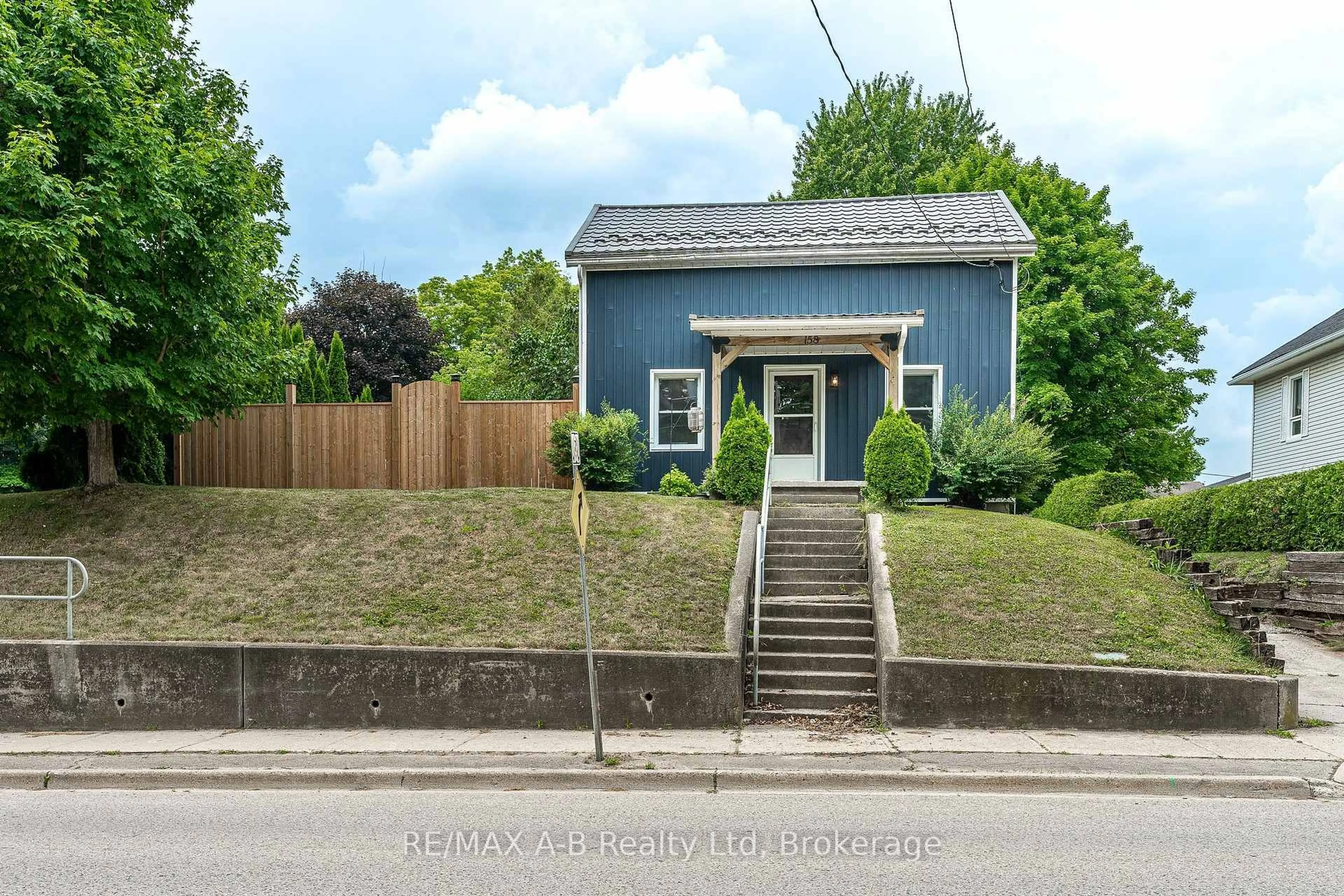 A pic from outside/outdoor area/front of a property/back of a property/a pic from drone, street for 158 JAMES St, St. Marys Ontario N4X 1B3