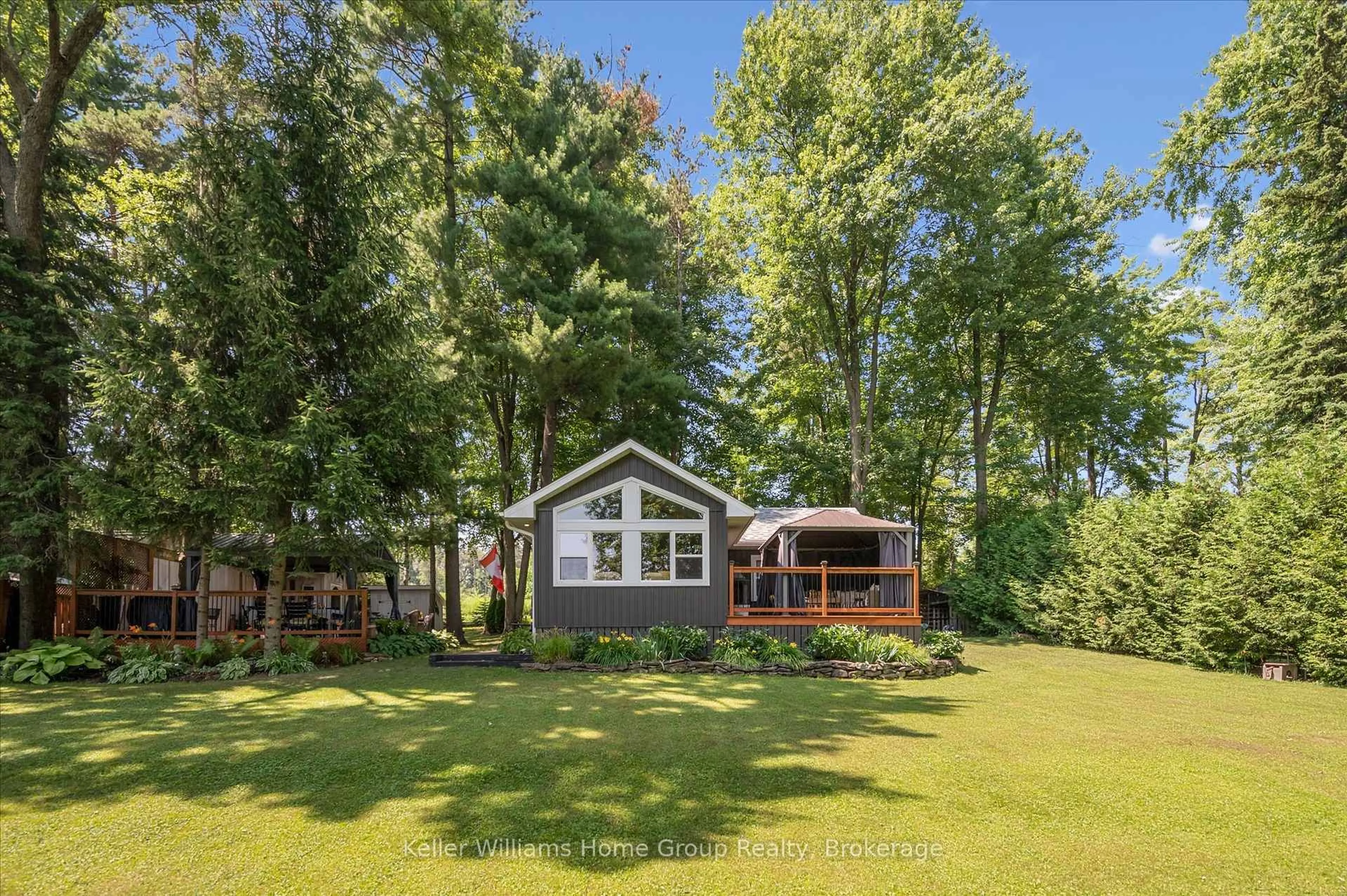 A pic from outside/outdoor area/front of a property/back of a property/a pic from drone, water/lake/river/ocean view for 516 Fifth St, Centre Wellington Ontario N0B 1J0