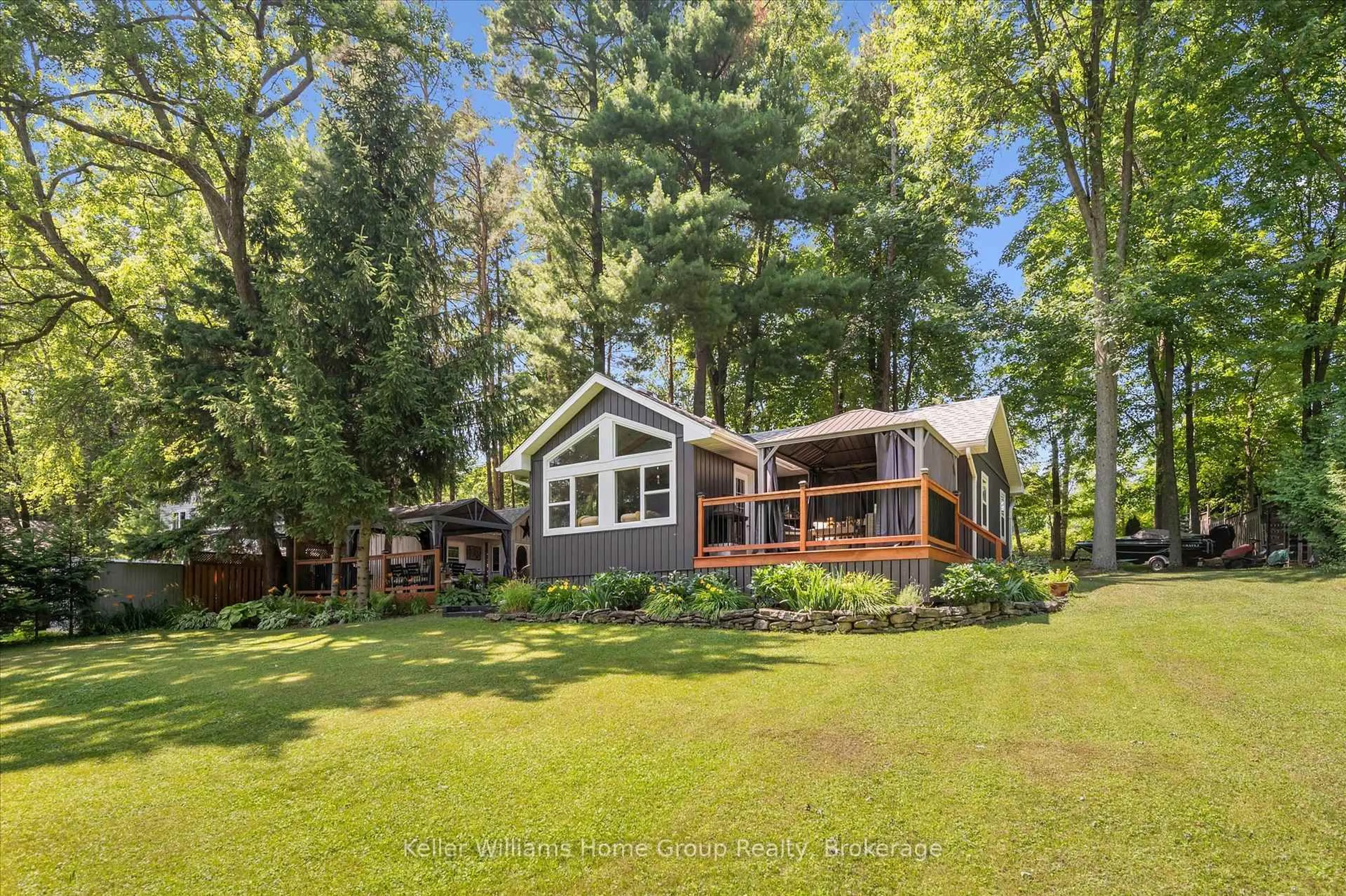 A pic from outside/outdoor area/front of a property/back of a property/a pic from drone, water/lake/river/ocean view for 516 Fifth St, Centre Wellington Ontario N0B 1J0