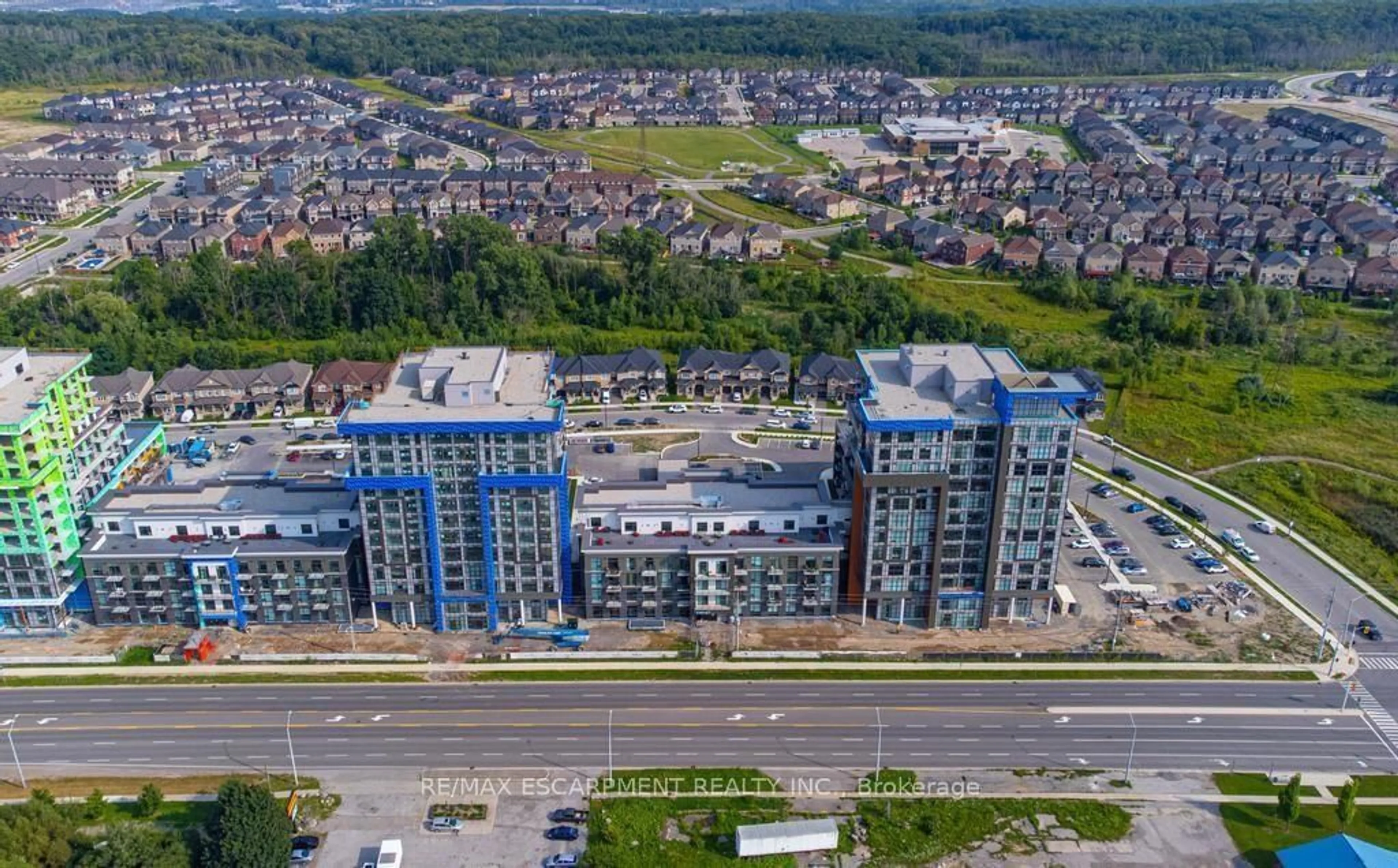 A pic from outside/outdoor area/front of a property/back of a property/a pic from drone, unknown for 460 Dundas St #703, Hamilton Ontario L8B 2A5