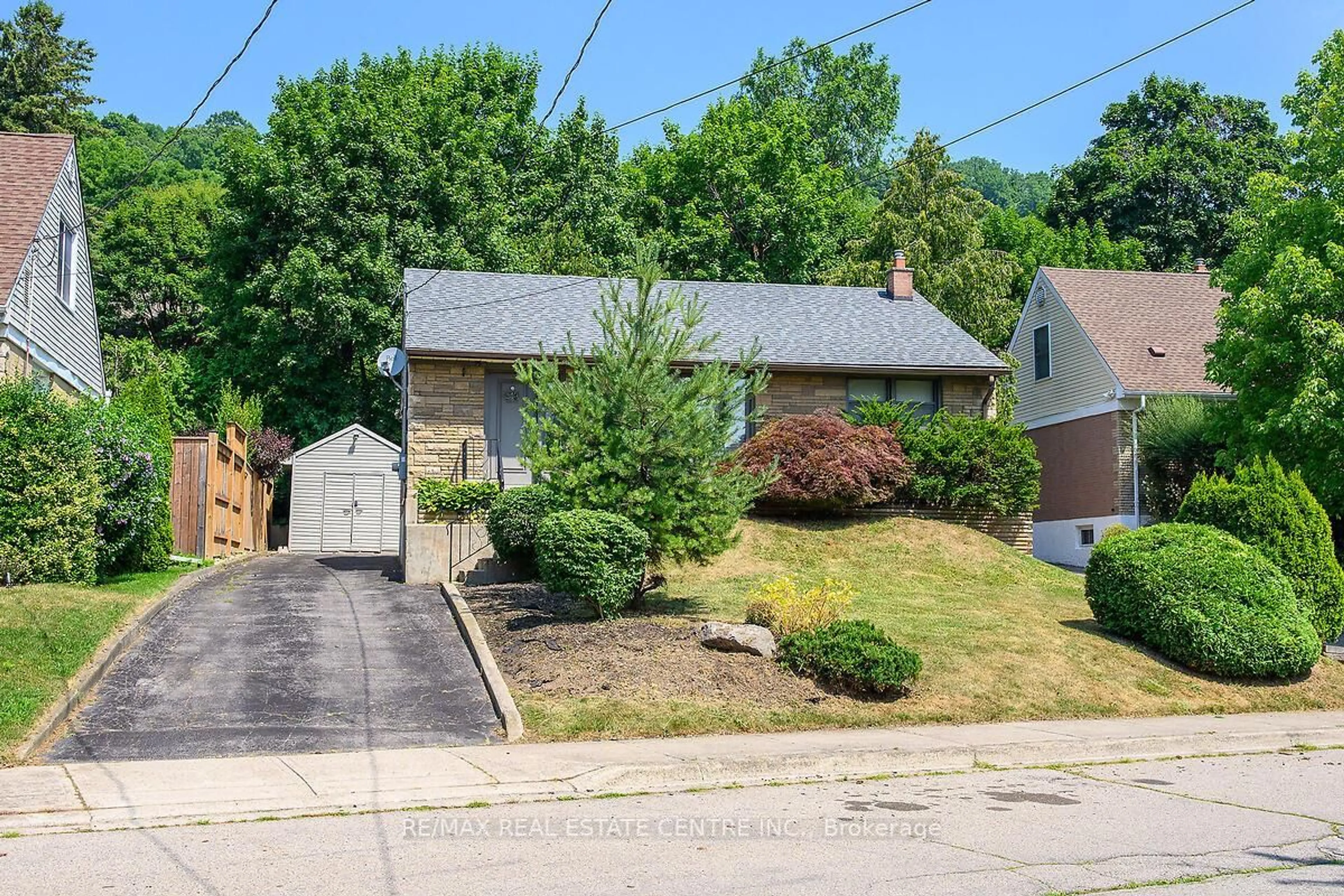A pic from outside/outdoor area/front of a property/back of a property/a pic from drone, street for 28 Marion Cres, Hamilton Ontario L9H 1J1