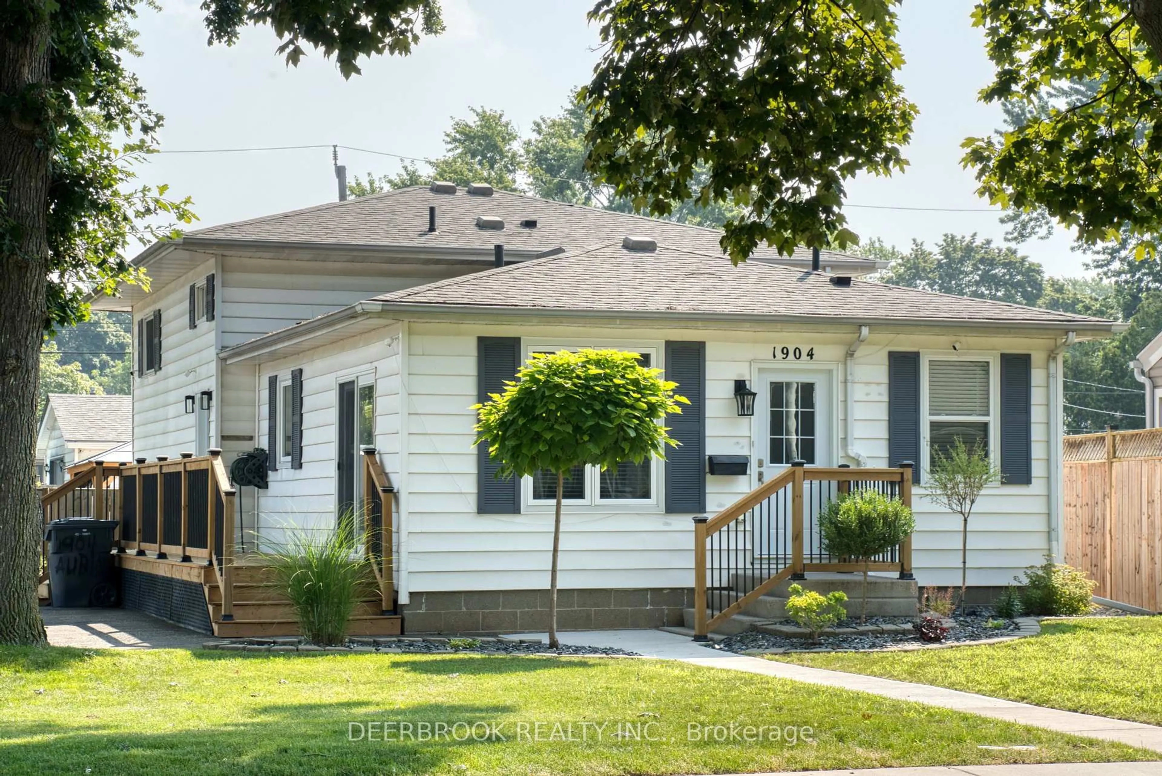 Home with vinyl exterior material, street for 1904 Aubin Rd, Windsor Ontario N8W 4L3