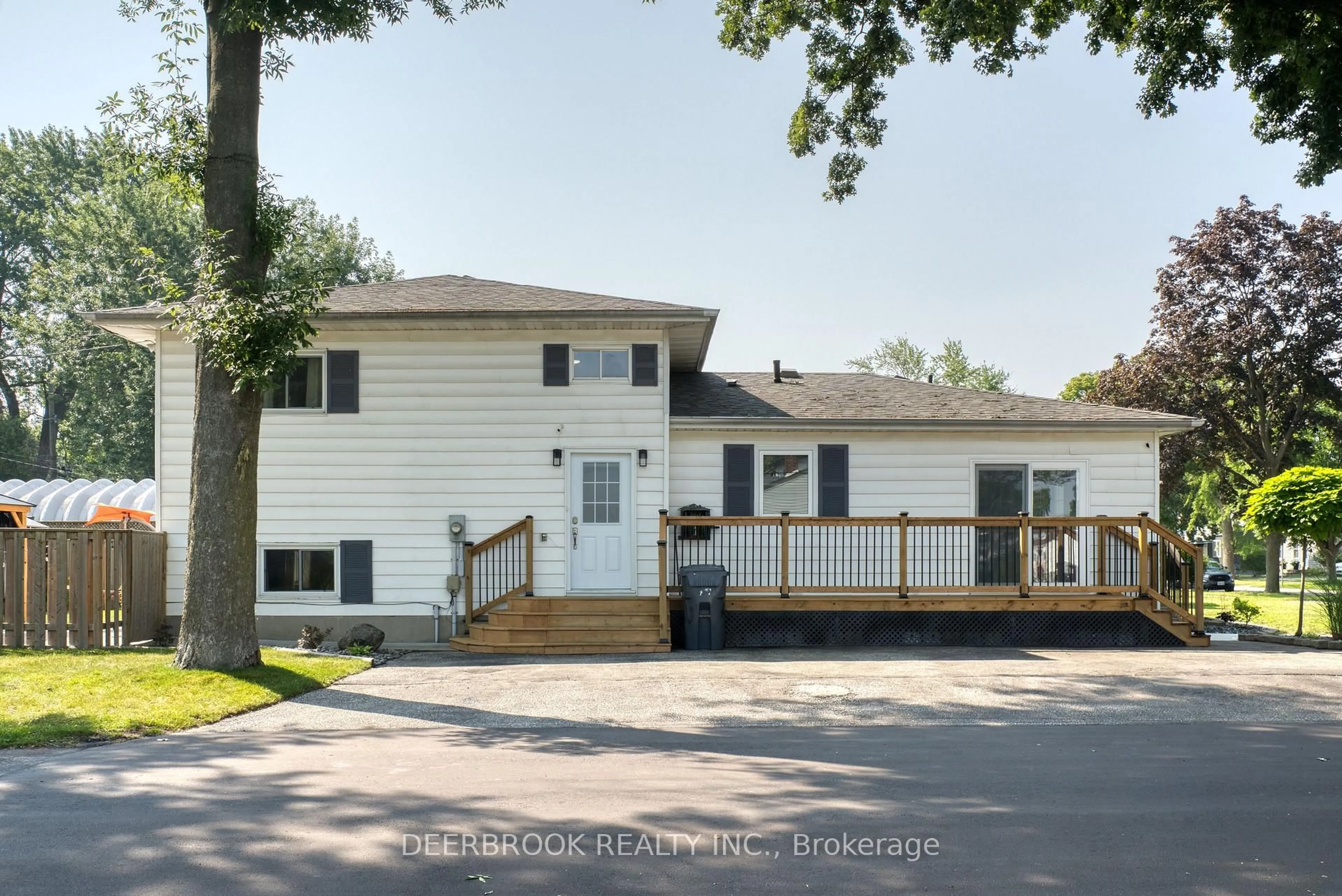 Unknown for 1904 Aubin Rd, Windsor Ontario N8W 4L3