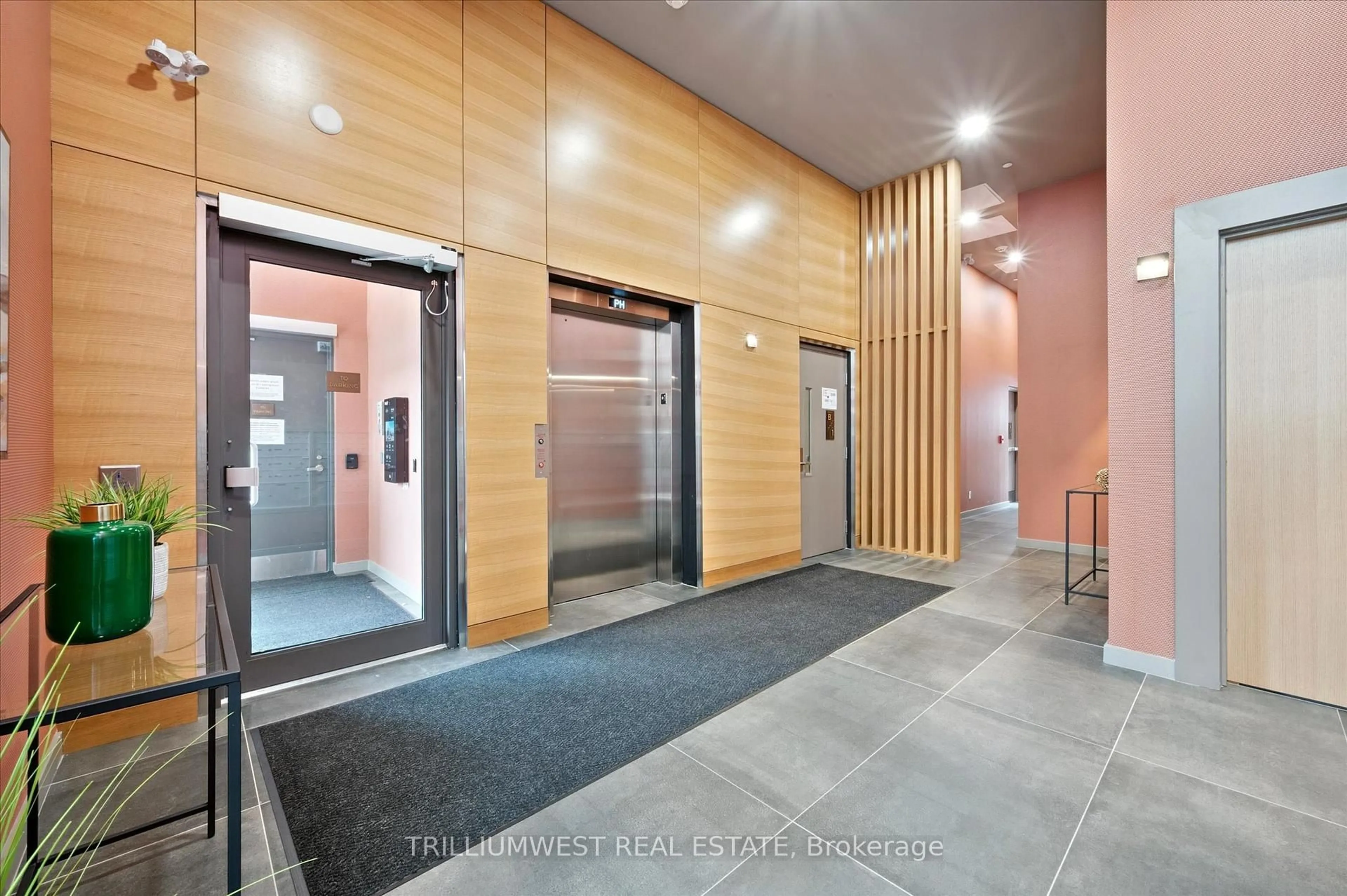 Indoor foyer for 51 David St #206, Kitchener Ontario N2G 0E8