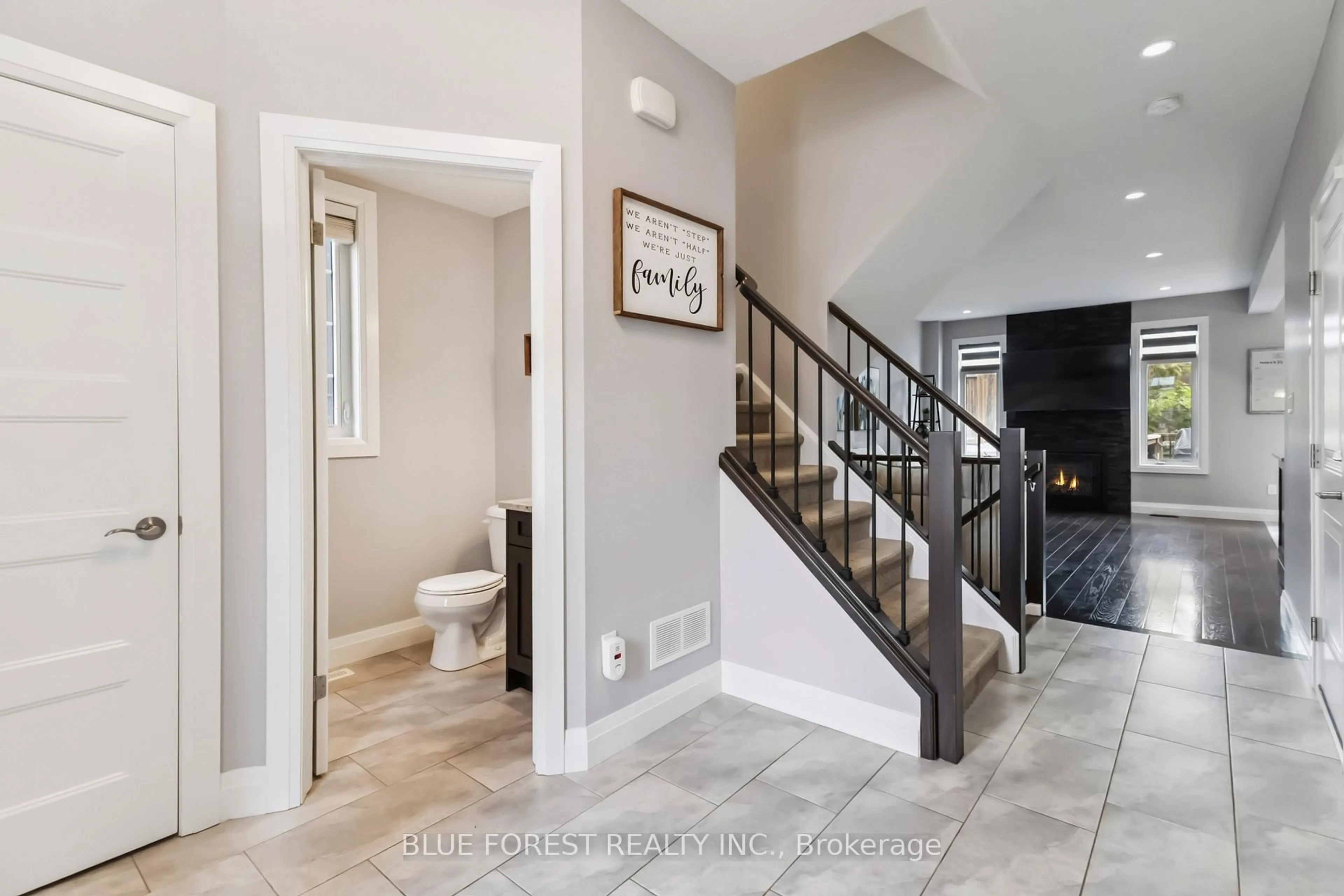Indoor entryway for 275 Callaway Rd #102, London North Ontario N6G 0N8