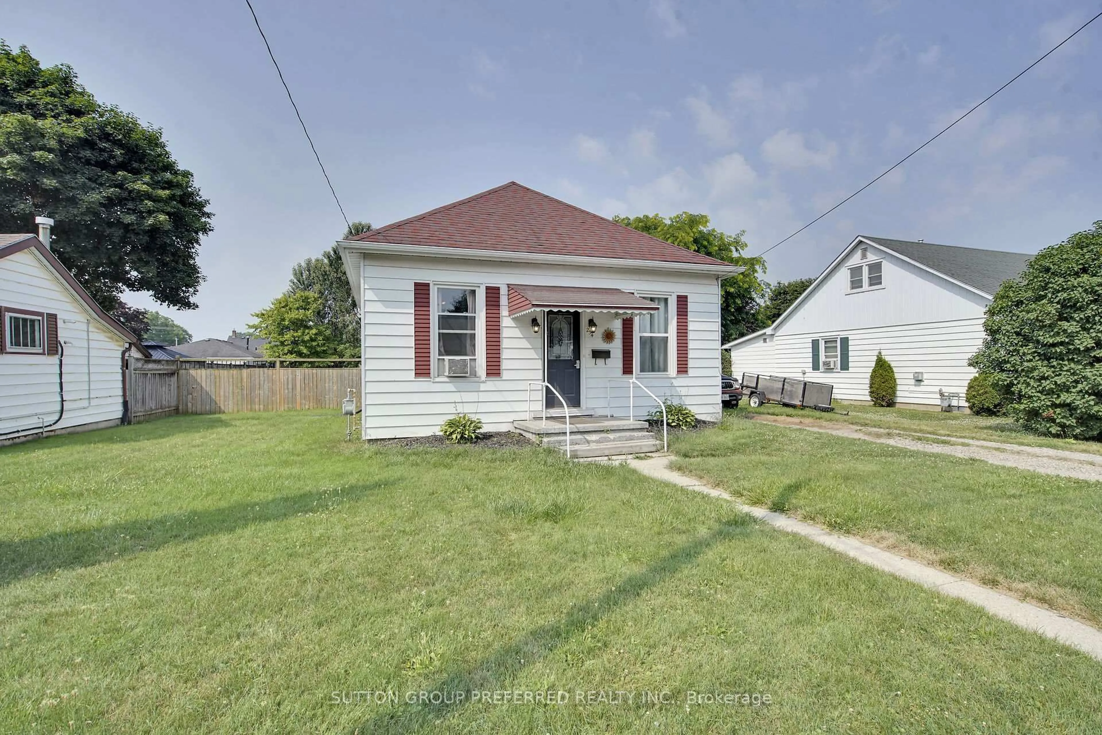 A pic from outside/outdoor area/front of a property/back of a property/a pic from drone, street for 254 King St, Southwest Middlesex Ontario N0L 1J0