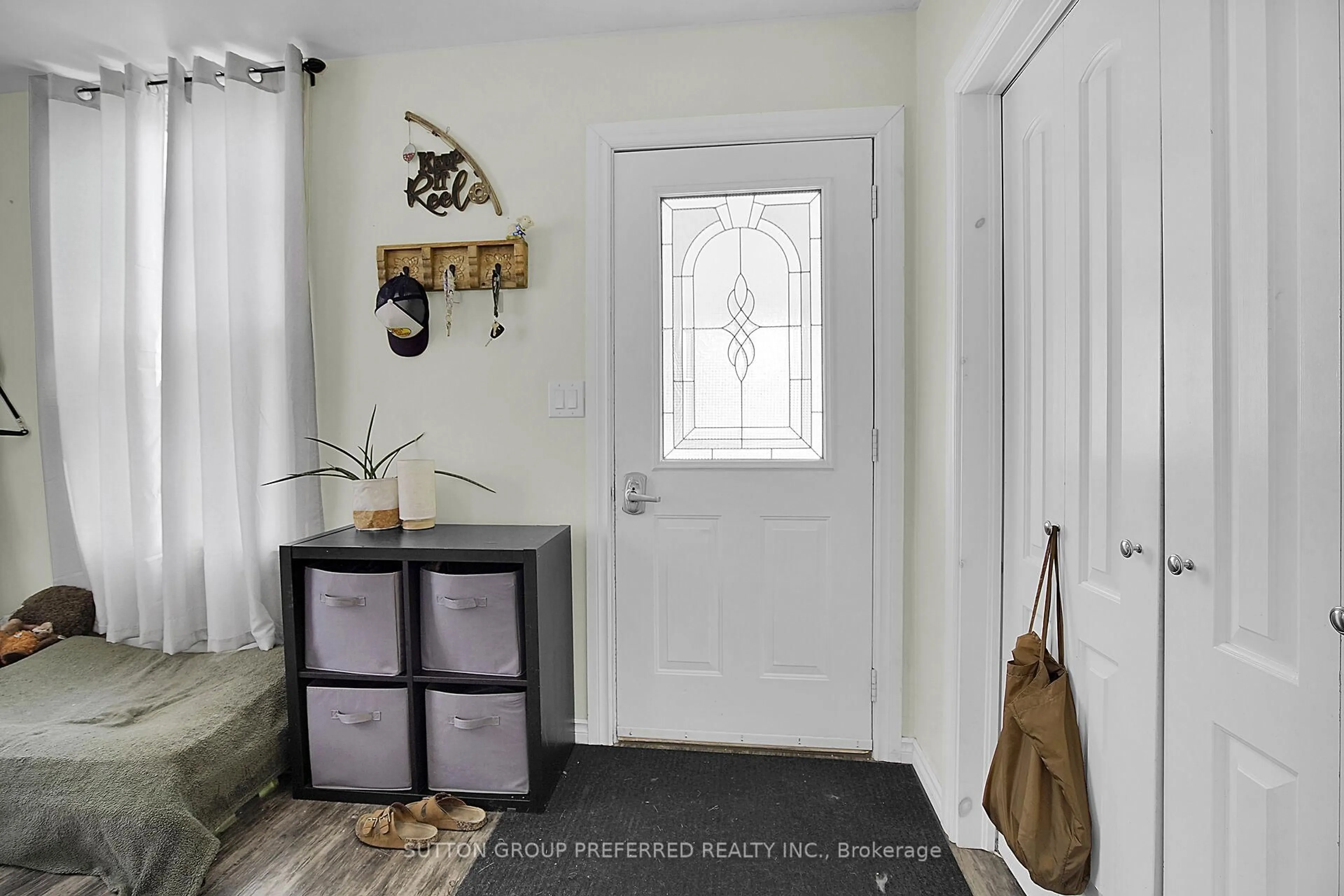 Indoor entryway for 254 King St, Southwest Middlesex Ontario N0L 1J0