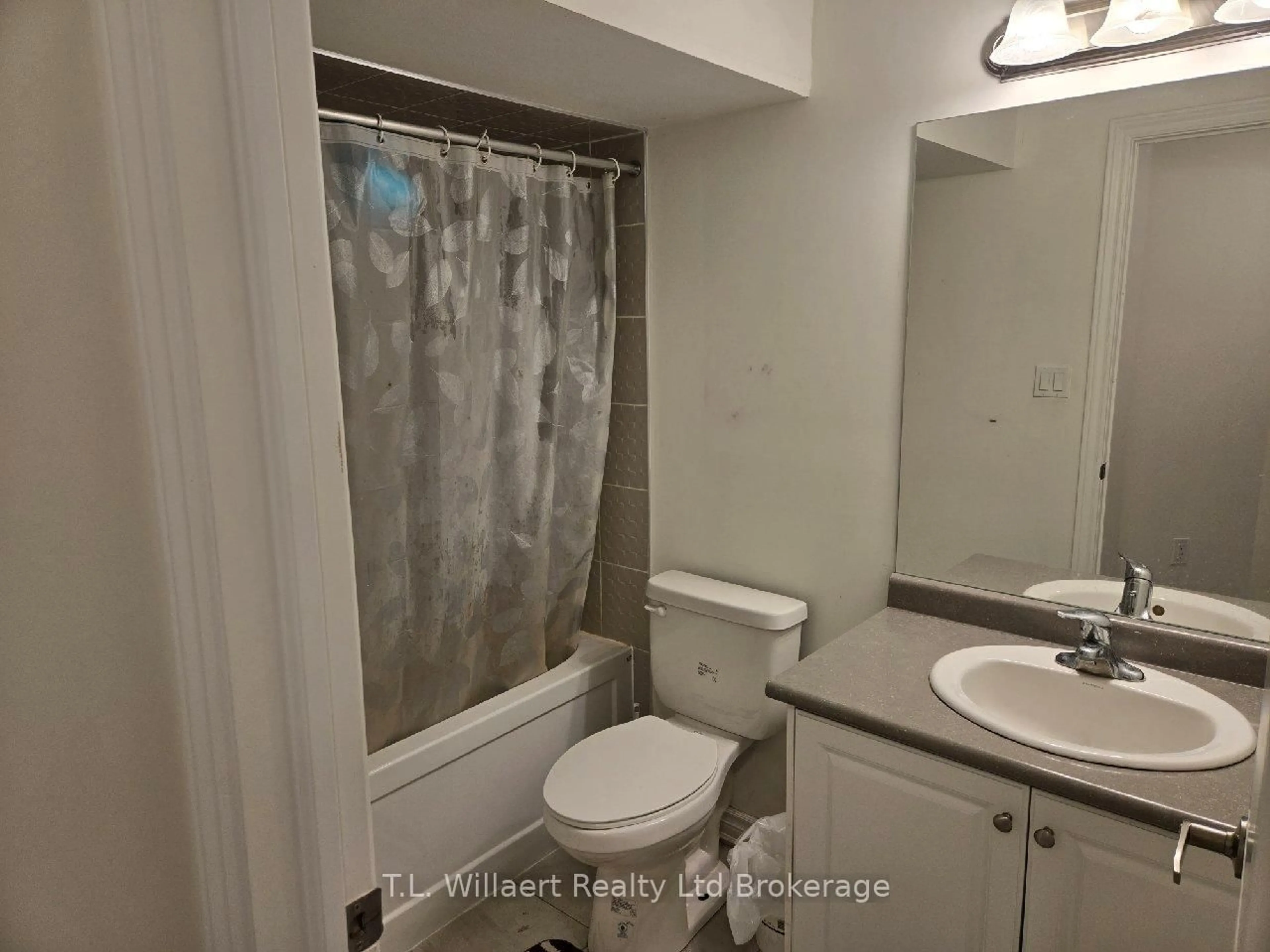 Standard bathroom, unknown for 15 Harwood St, Tillsonburg Ontario N4J 0J7