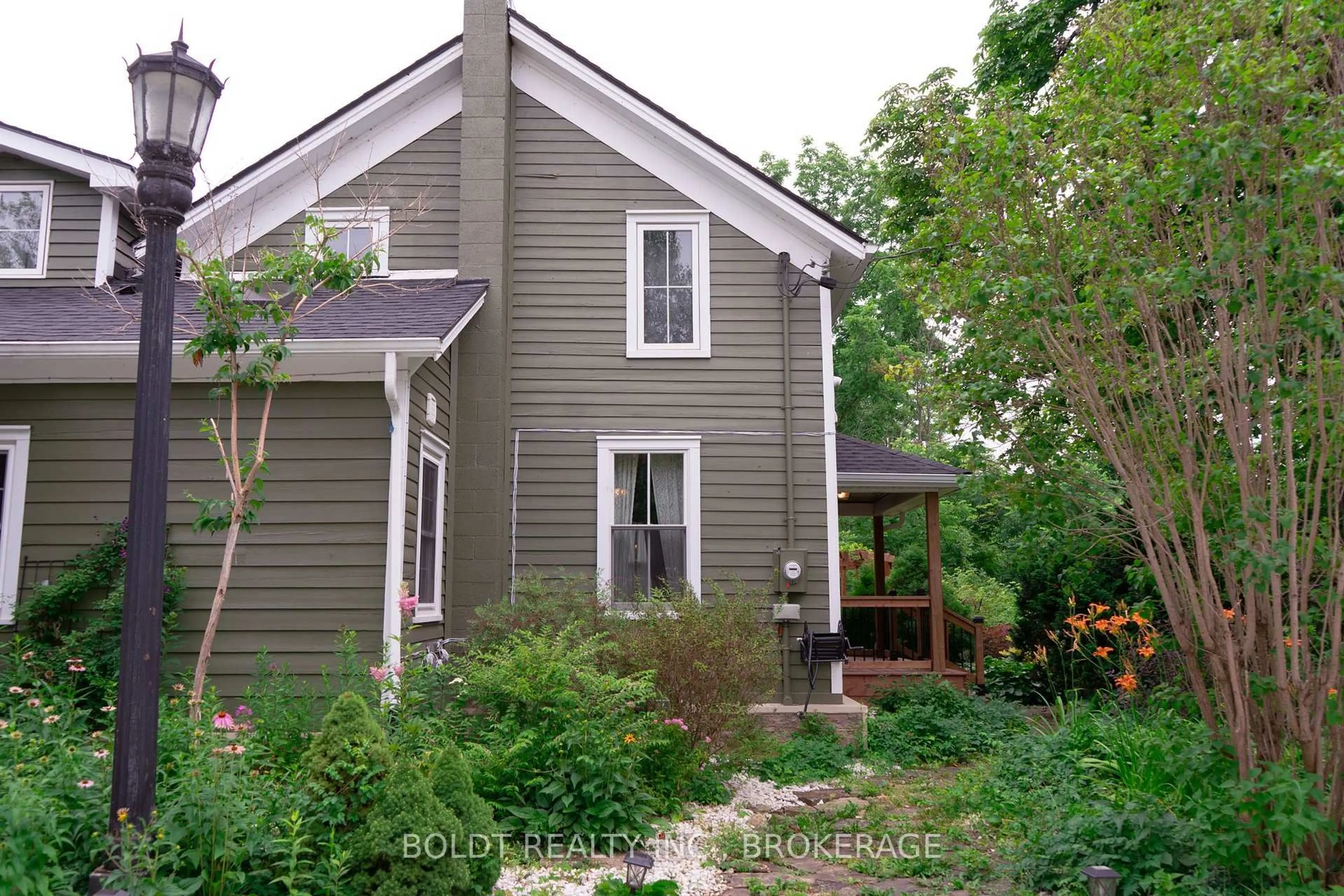 Home with vinyl exterior material, street for 2440 Decew Rd, Thorold Ontario L0S 1E6