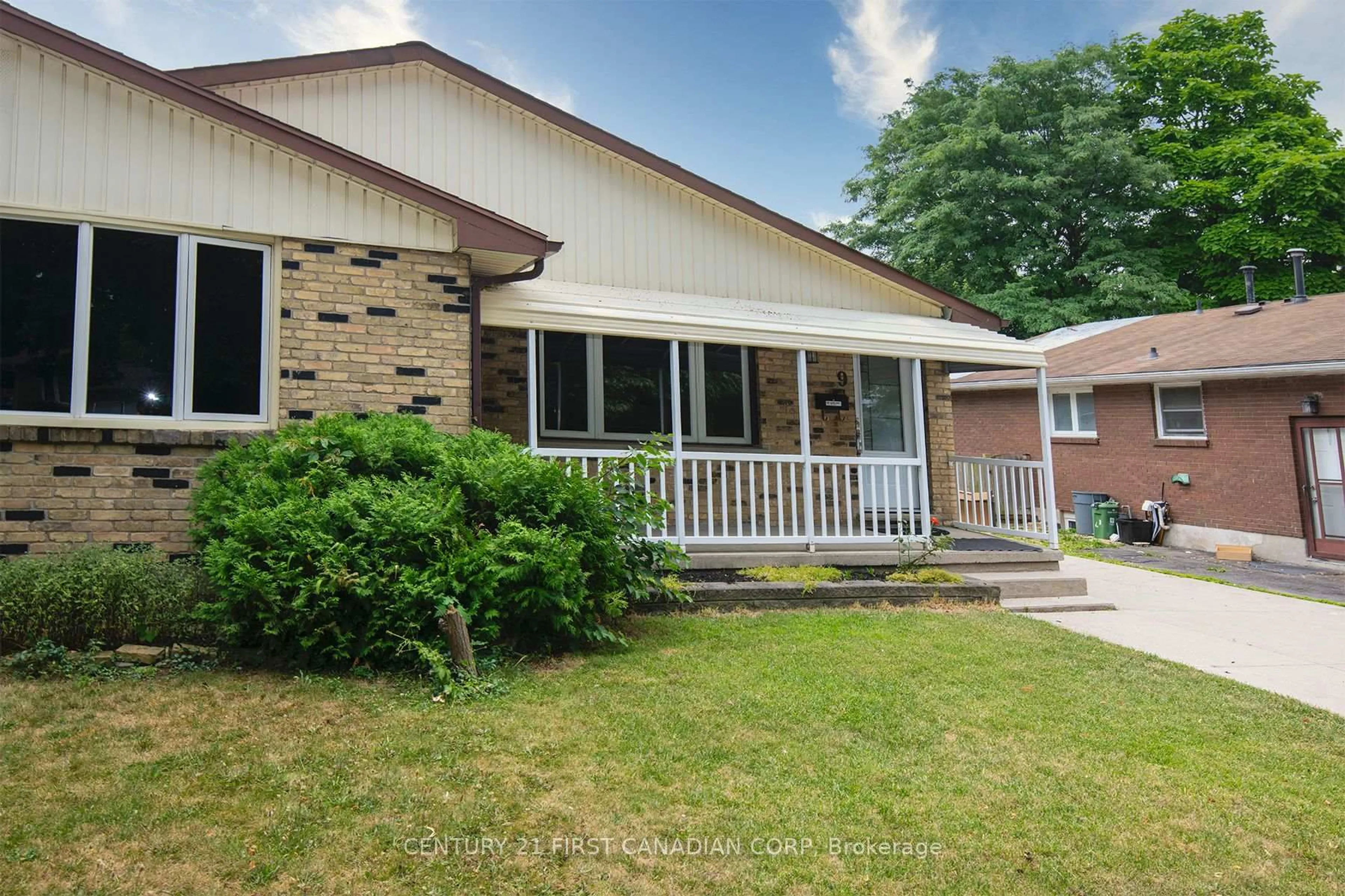 Home with vinyl exterior material, street for 9 Tilipe Rd, London East Ontario N5Z 2X3