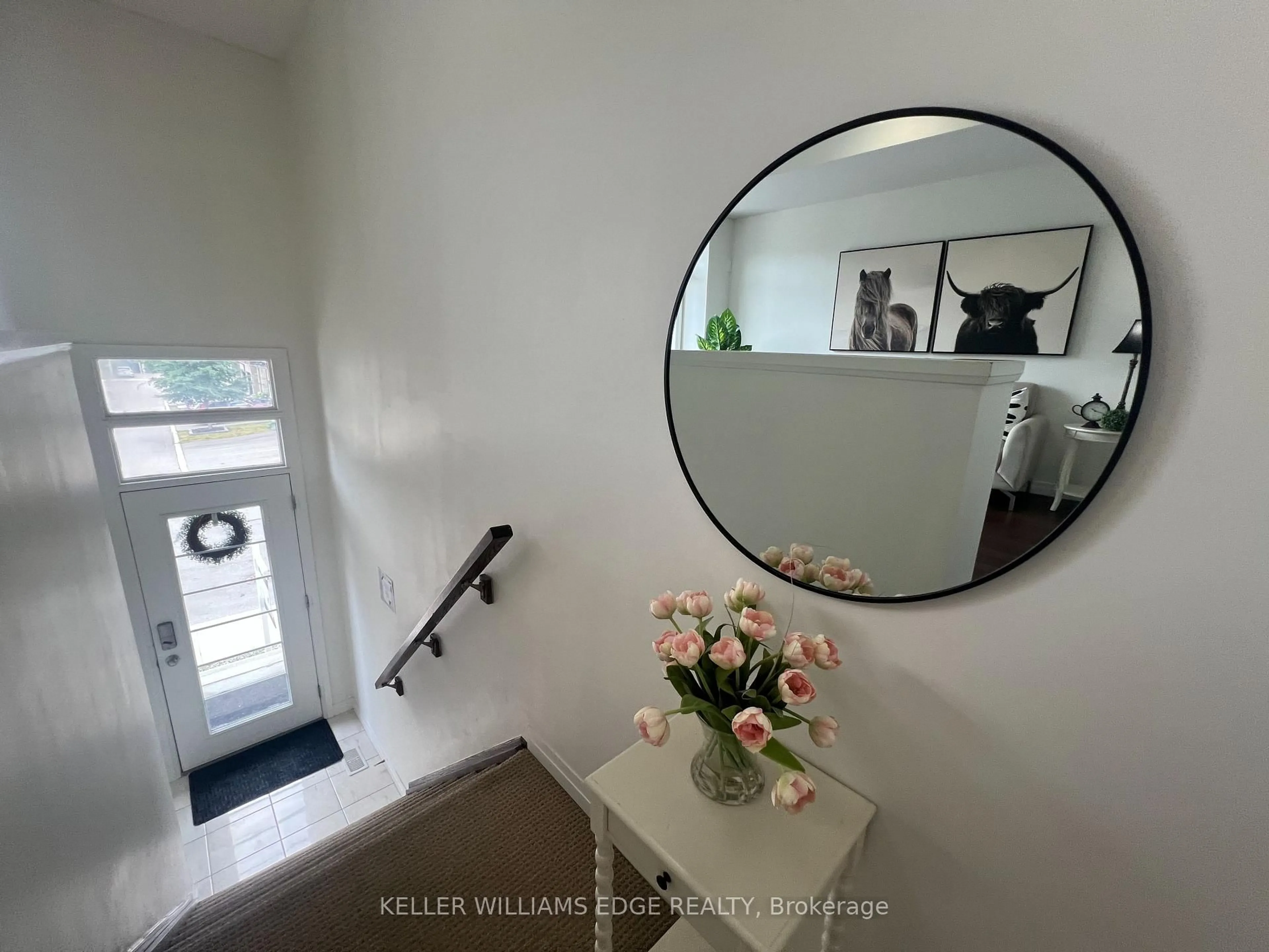Indoor entryway for 30 Time Square Blvd #197, Hamilton Ontario L8J 0L8
