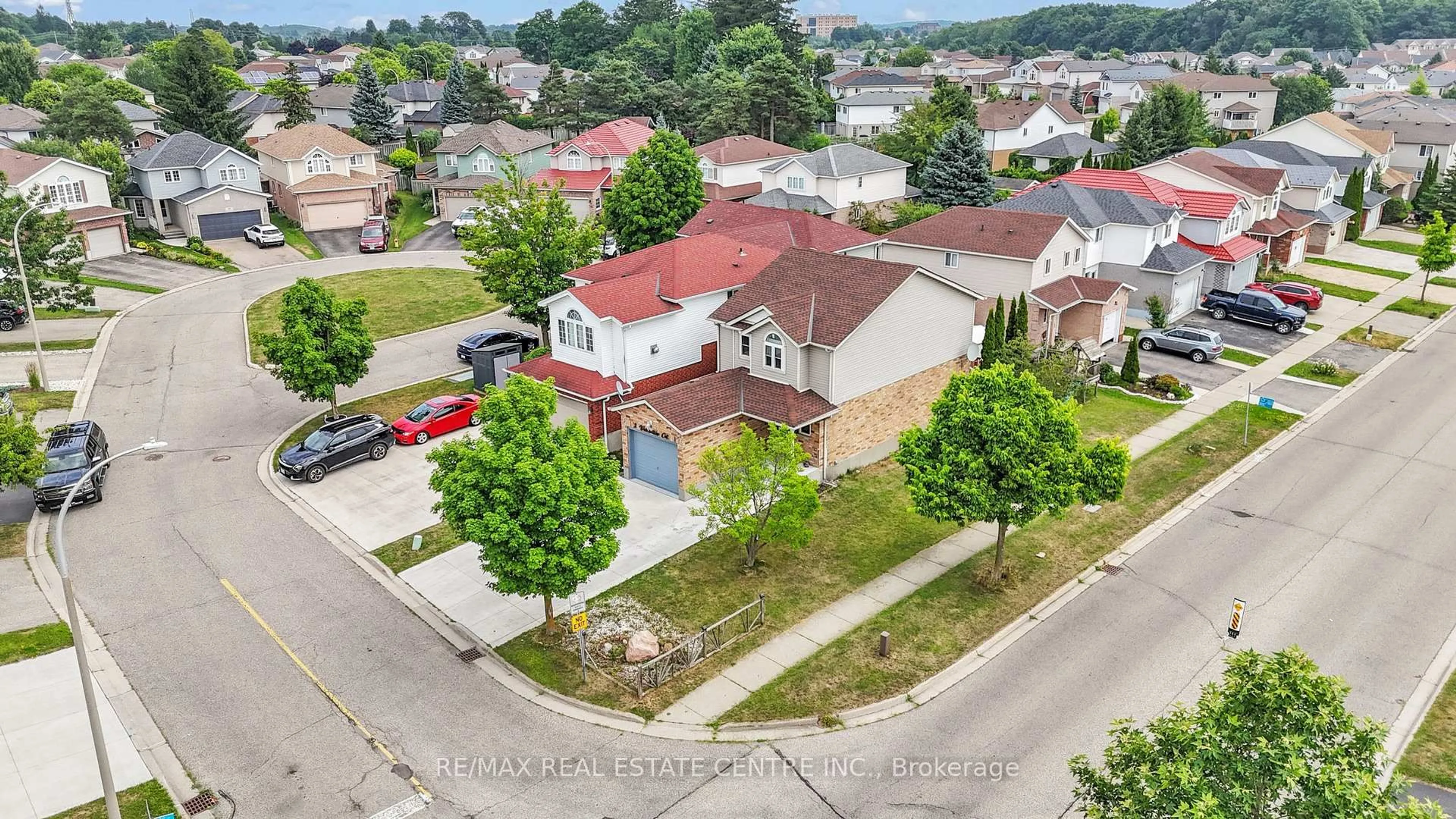 A pic from outside/outdoor area/front of a property/back of a property/a pic from drone, street for 2 Waterwillow Crt, Kitchener Ontario N2E 3N8