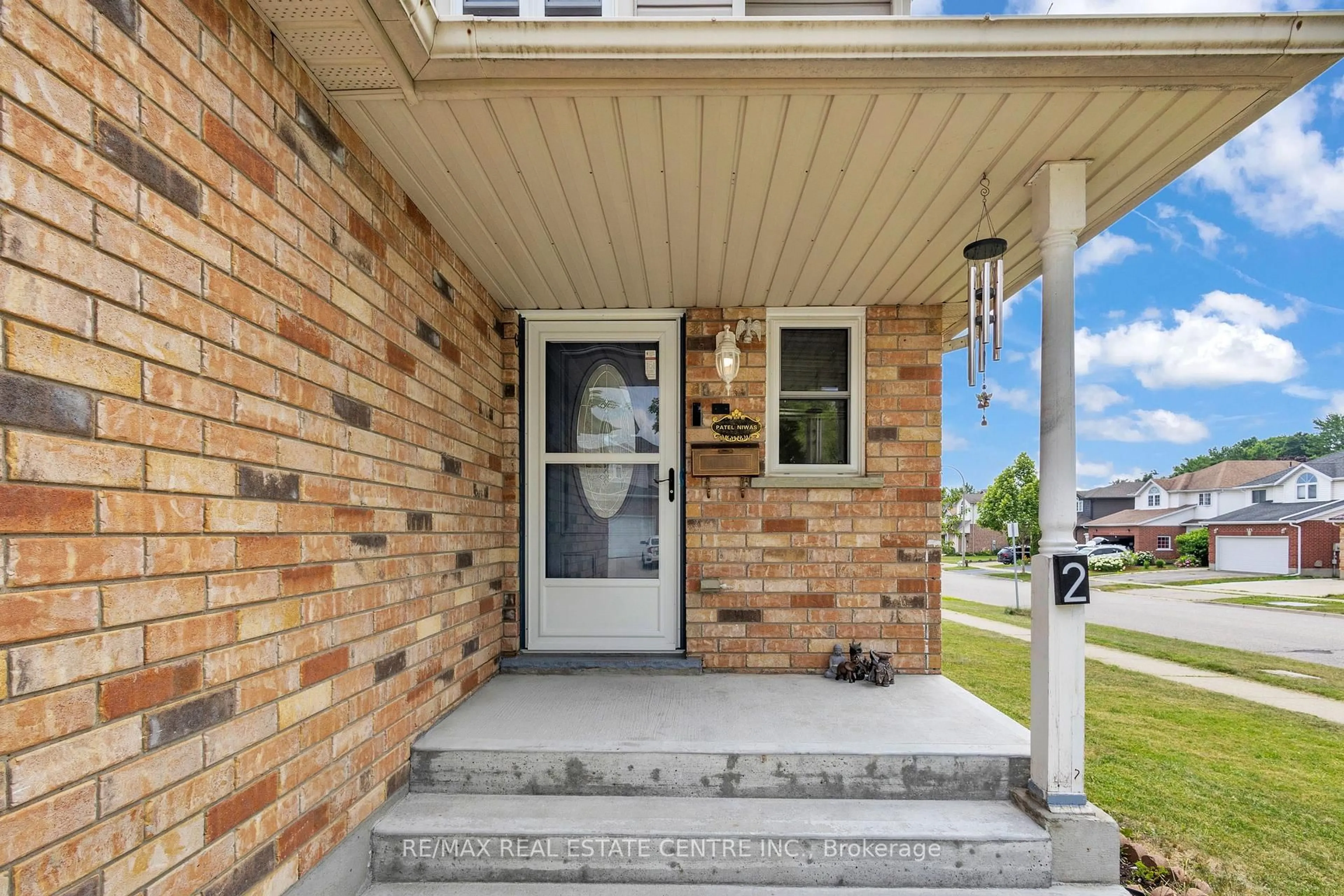 Indoor entryway for 2 Waterwillow Crt, Kitchener Ontario N2E 3N8