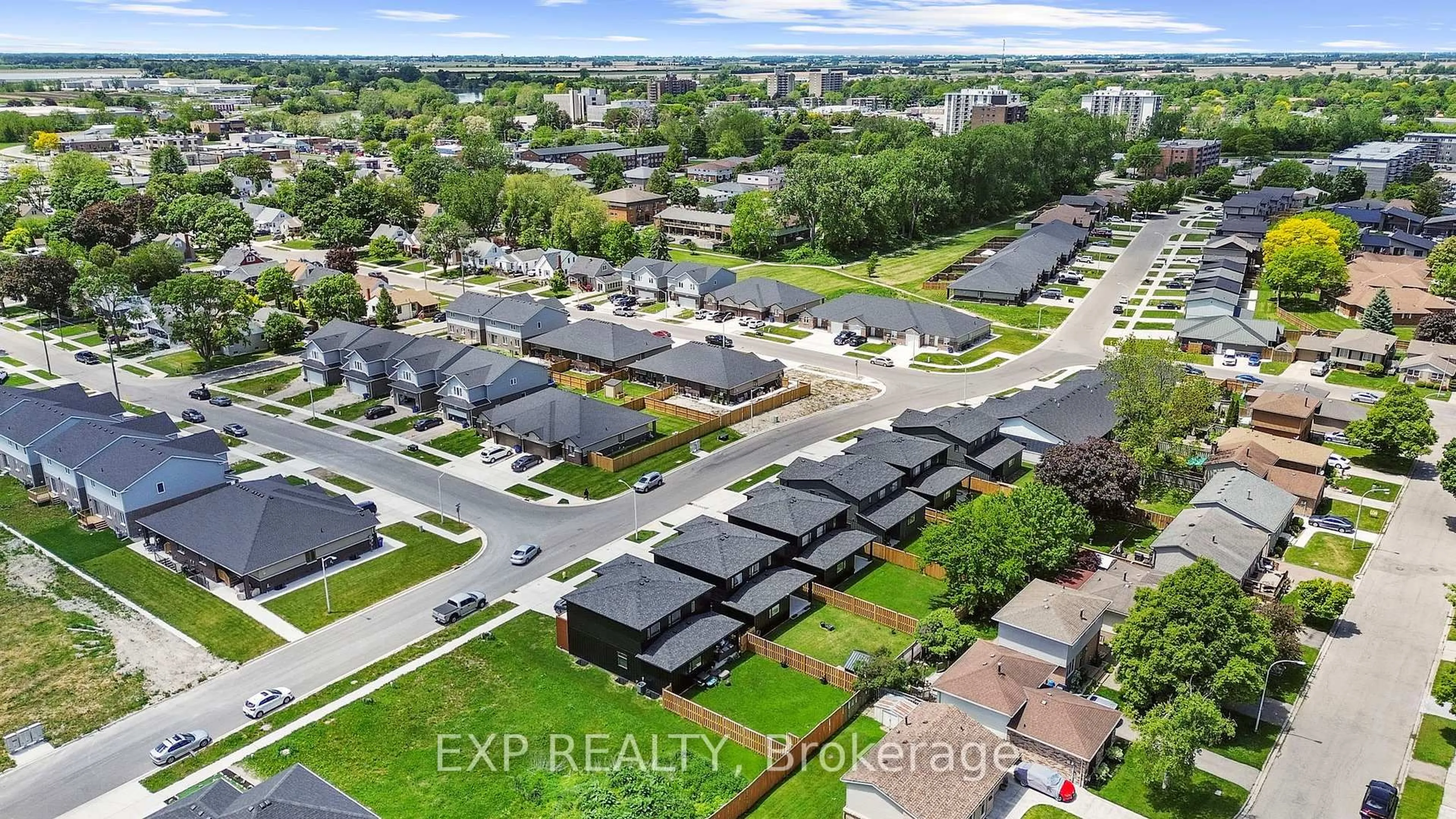 A pic from outside/outdoor area/front of a property/back of a property/a pic from drone, street for 117 Churchill Park Rd, Chatham-Kent Ontario N7M 0V1