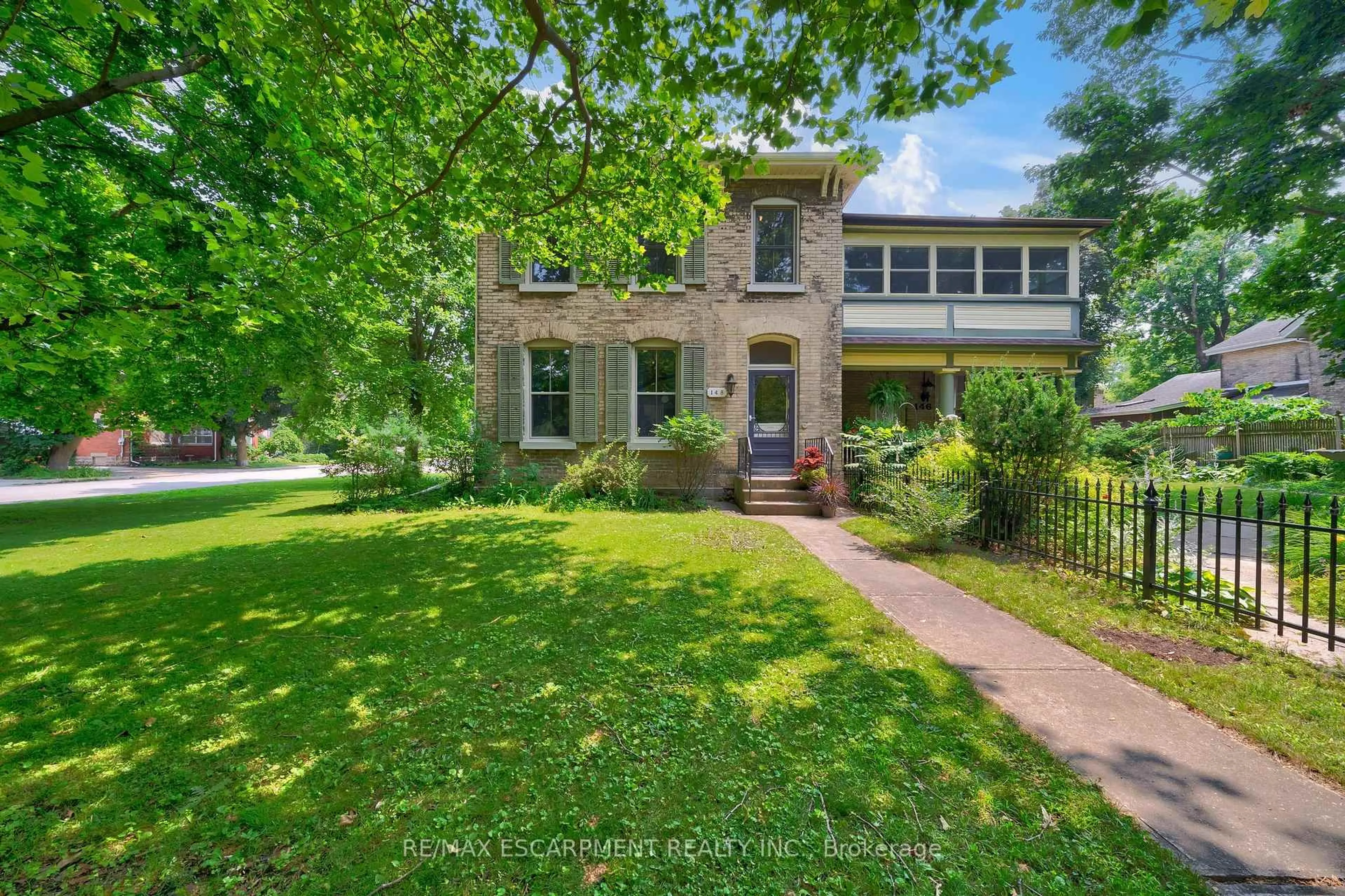 A pic from outside/outdoor area/front of a property/back of a property/a pic from drone, street for 148 Graham St, Woodstock Ontario N4S 6J9