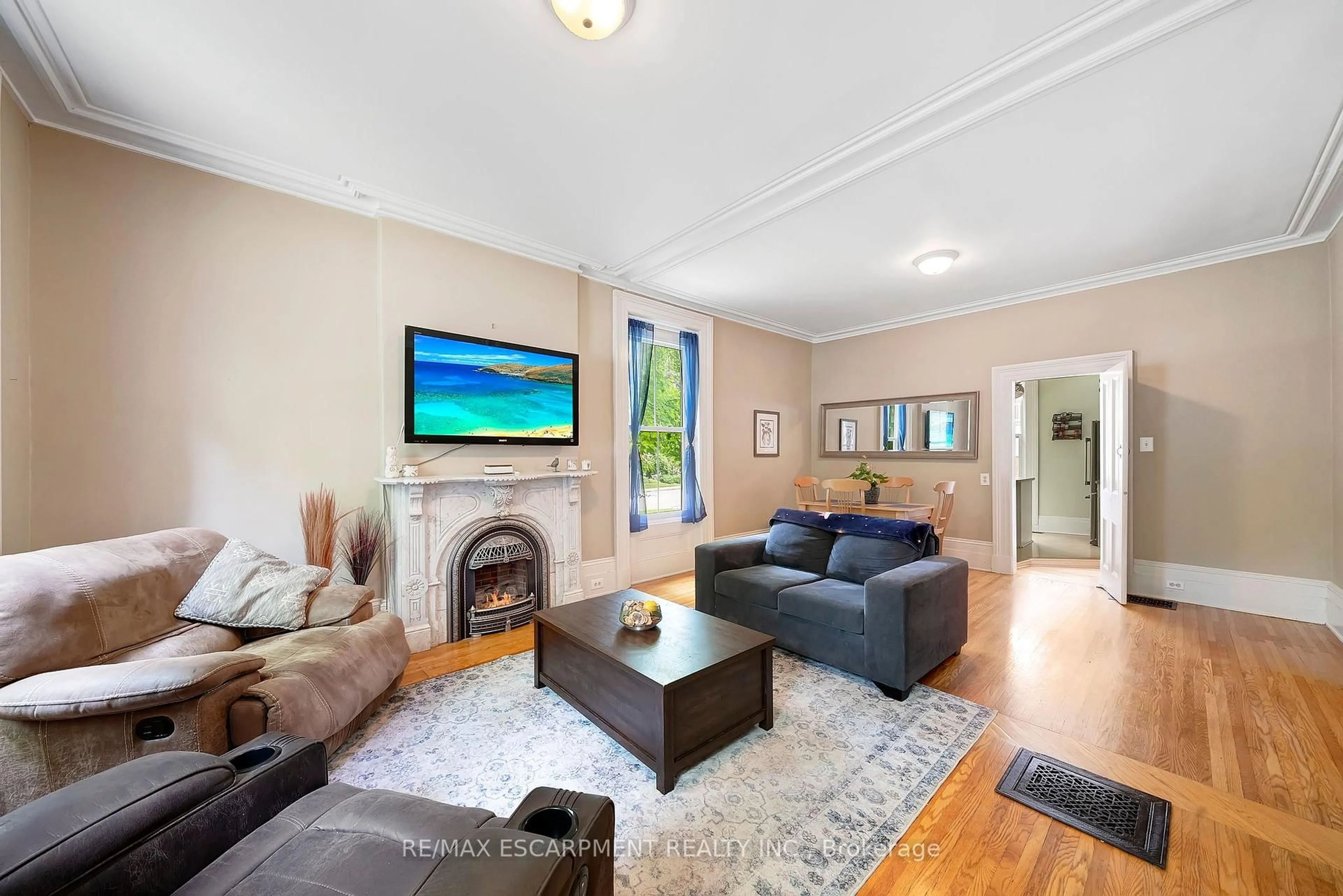 Living room with furniture, unknown for 148 Graham St, Woodstock Ontario N4S 6J9