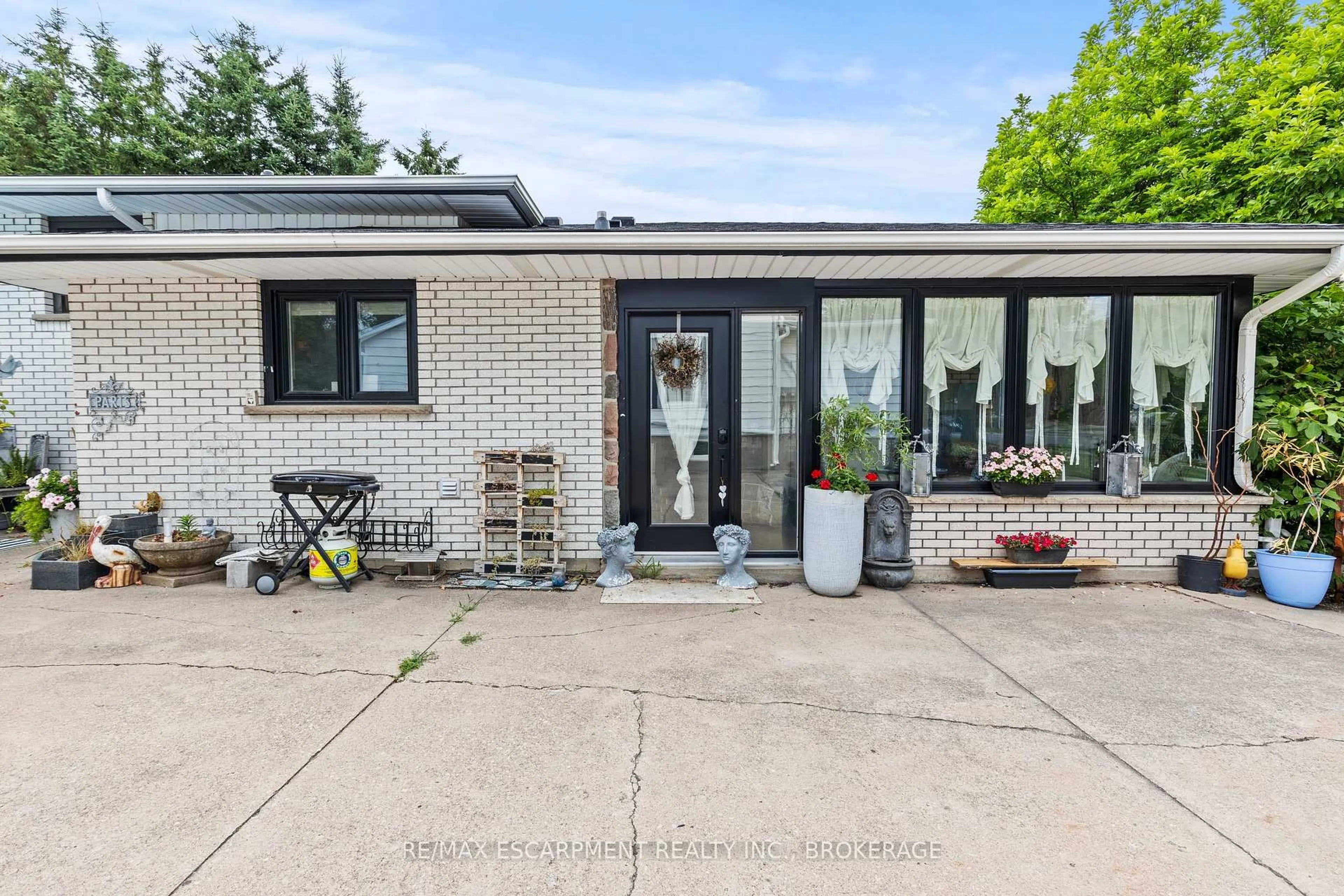 Home with brick exterior material, street for 4252 William St, Lincoln Ontario L0R 1B0