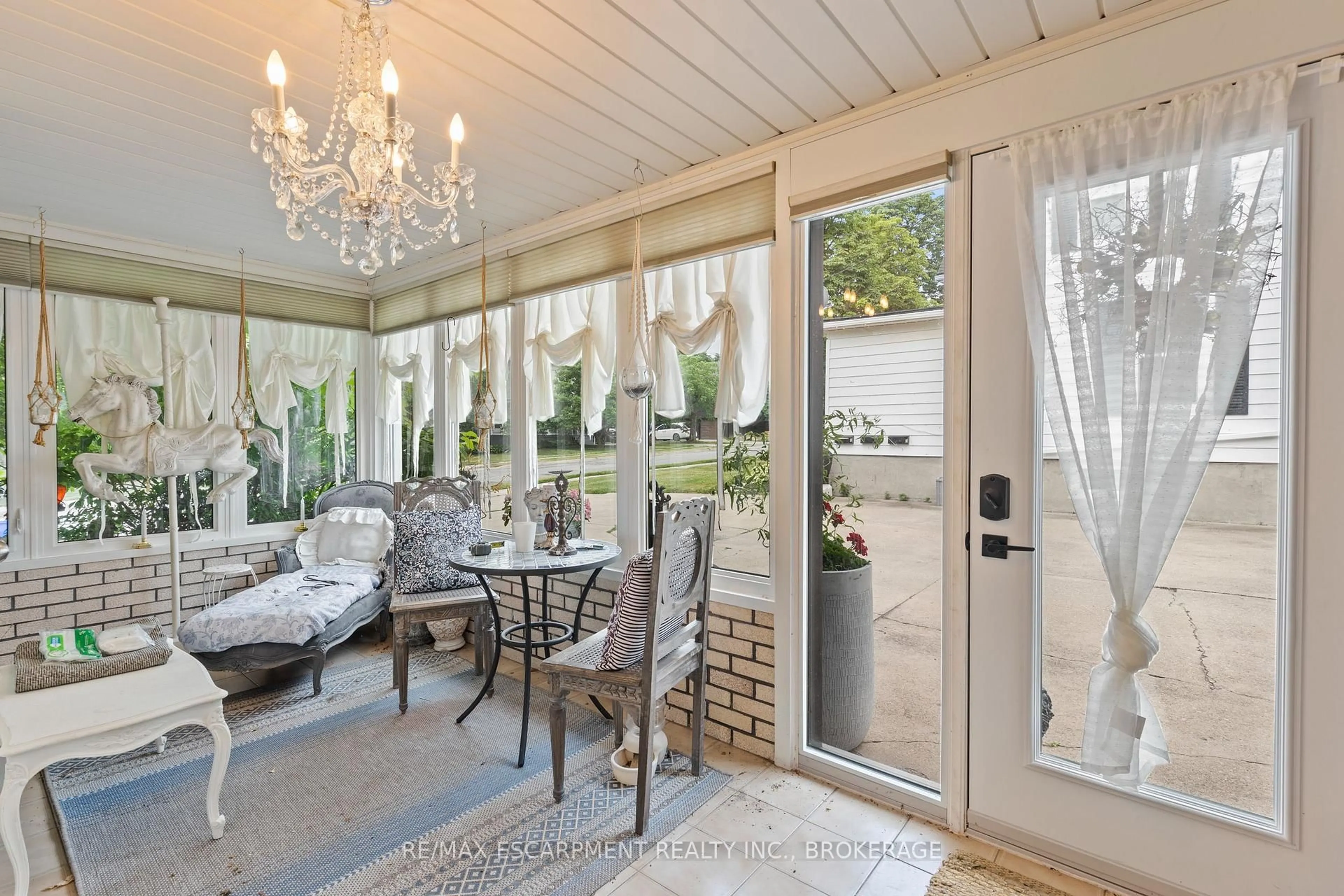 Indoor entryway for 4252 William St, Lincoln Ontario L0R 1B0