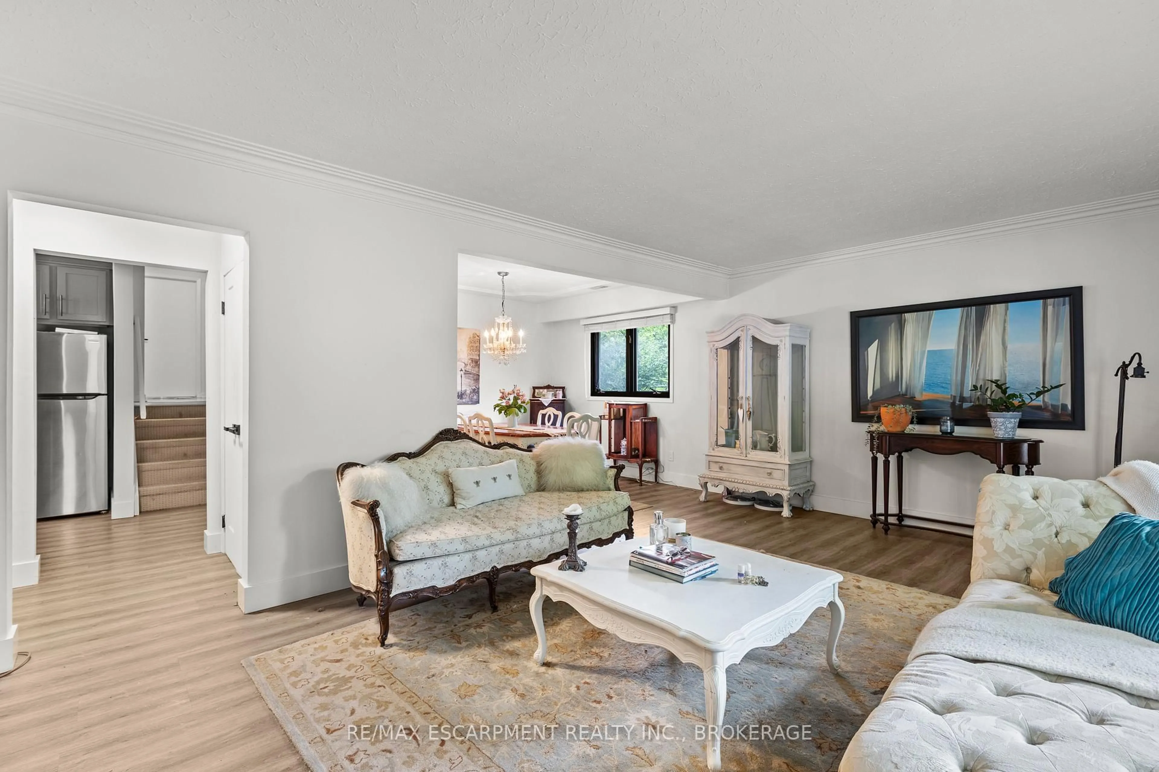 Living room with furniture, unknown for 4252 William St, Lincoln Ontario L0R 1B0