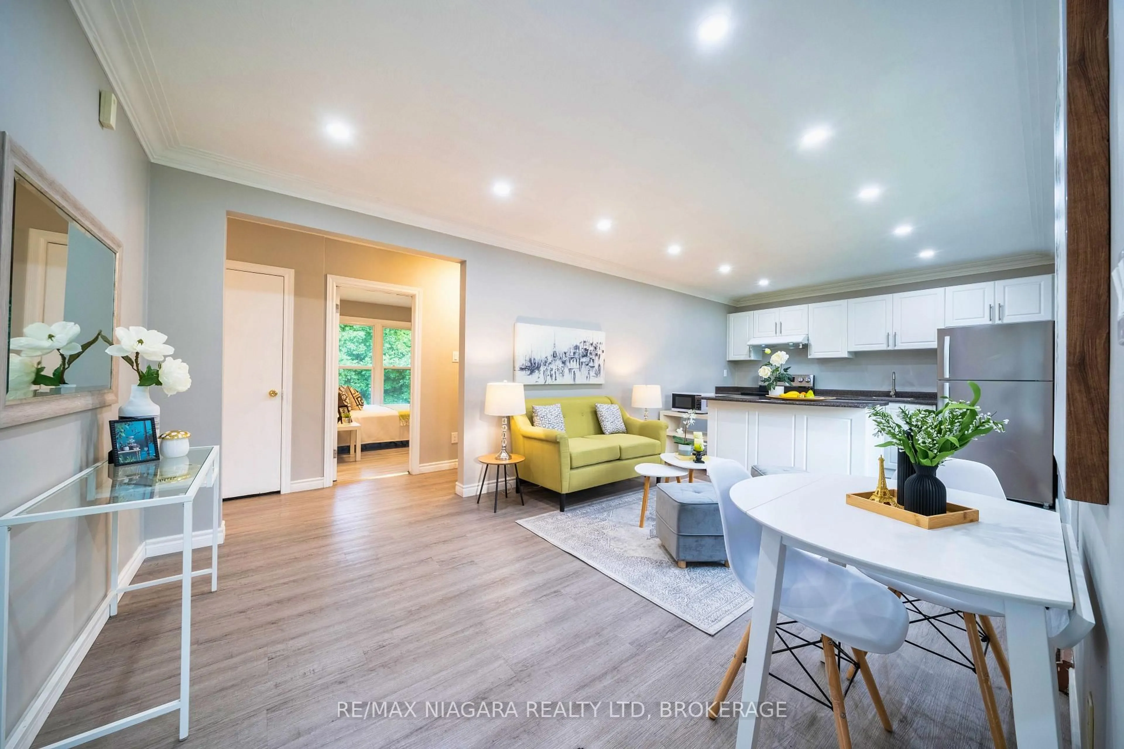 Open concept kitchen, unknown for 369 GLENRIDGE Ave, St. Catharines Ontario L2T 3K8