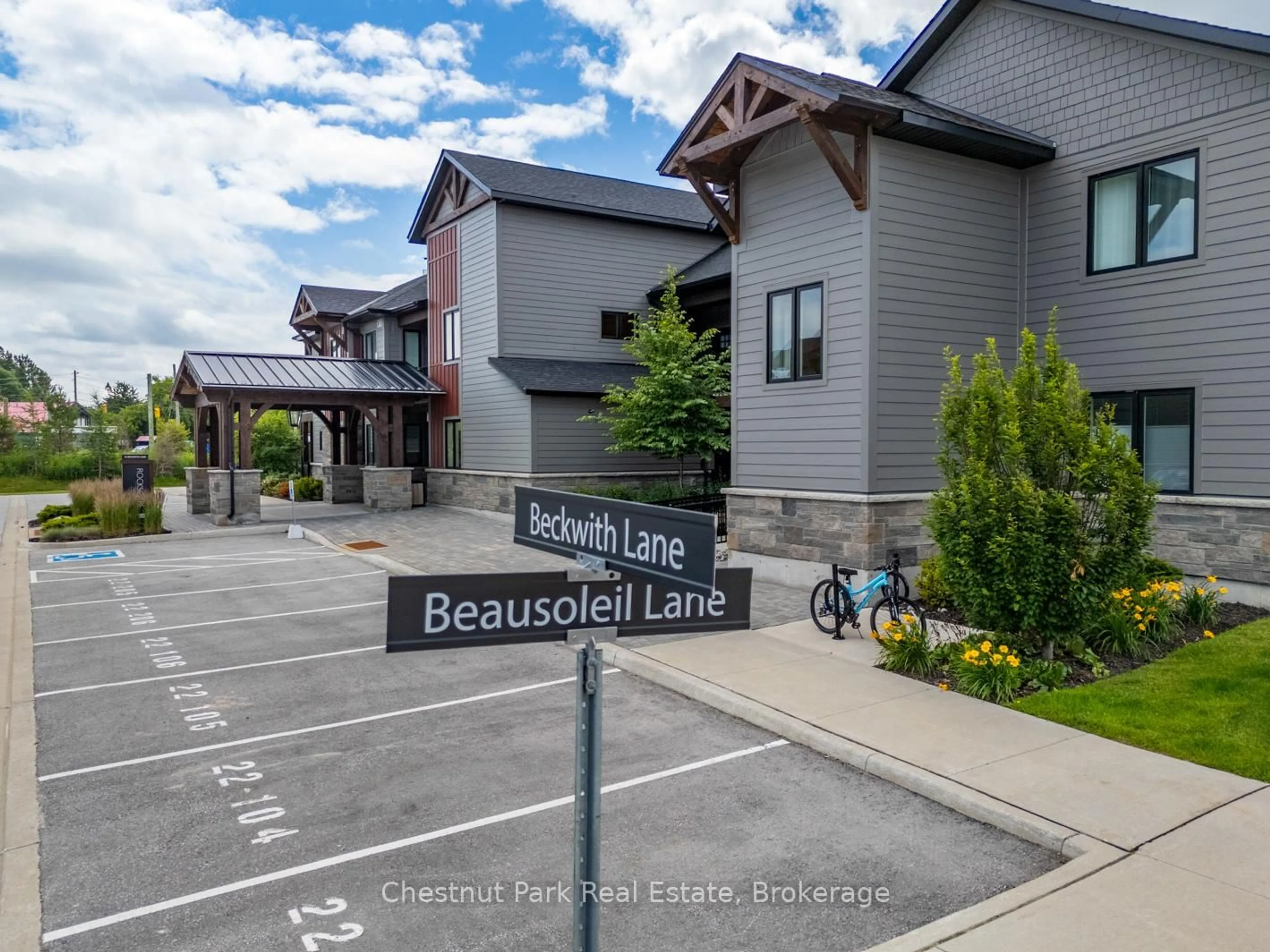 A pic from outside/outdoor area/front of a property/back of a property/a pic from drone, mountain view for 22 Beckwith Lane #105, Blue Mountains Ontario L9Y 3B6