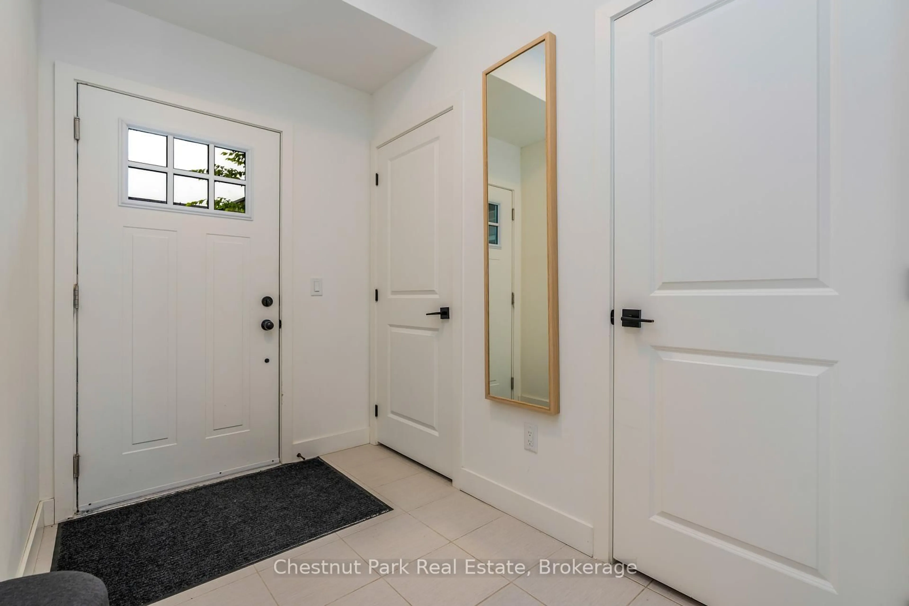 Indoor entryway for 22 Beckwith Lane #105, Blue Mountains Ontario L9Y 3B6